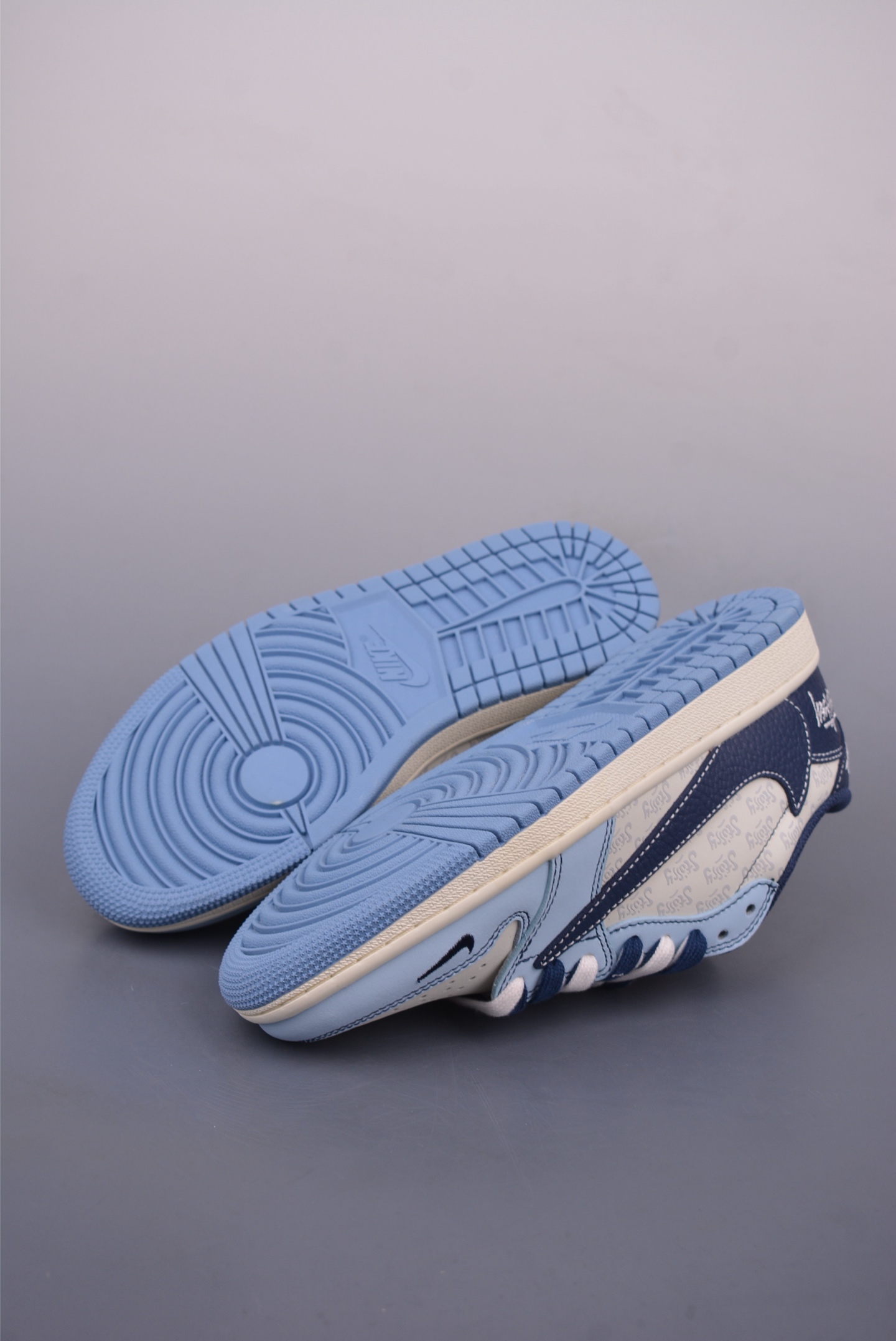 Fragment Design x Travis Scott x Stussy Air Jordan 1 Low Sneakers 4 i1747526384758 593 0 2