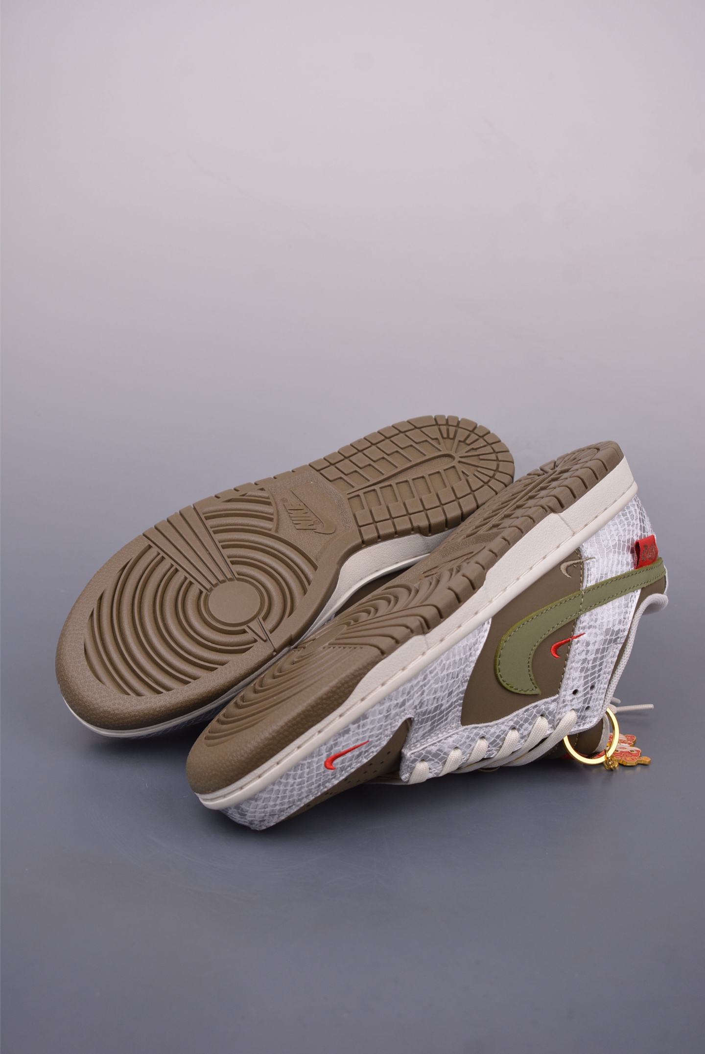 Nike SB Dunk Low DIY - Original Leather, Exclusive Fit, and Pristine Quality 4 i1747526510189 6005 0 2