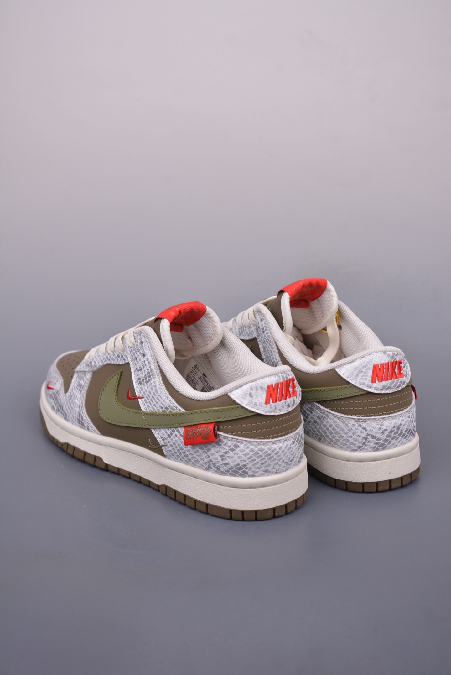 Nike SB Dunk Low DIY - Original Leather, Exclusive Fit, and Pristine Quality 3 i1747526510217 2892 0 1