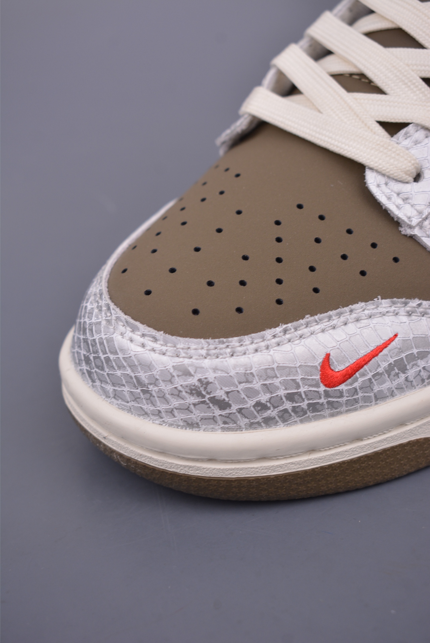 Nike SB Dunk Low DIY - Original Leather, Exclusive Fit, and Pristine Quality 7 i1747526510223 6442 0 5