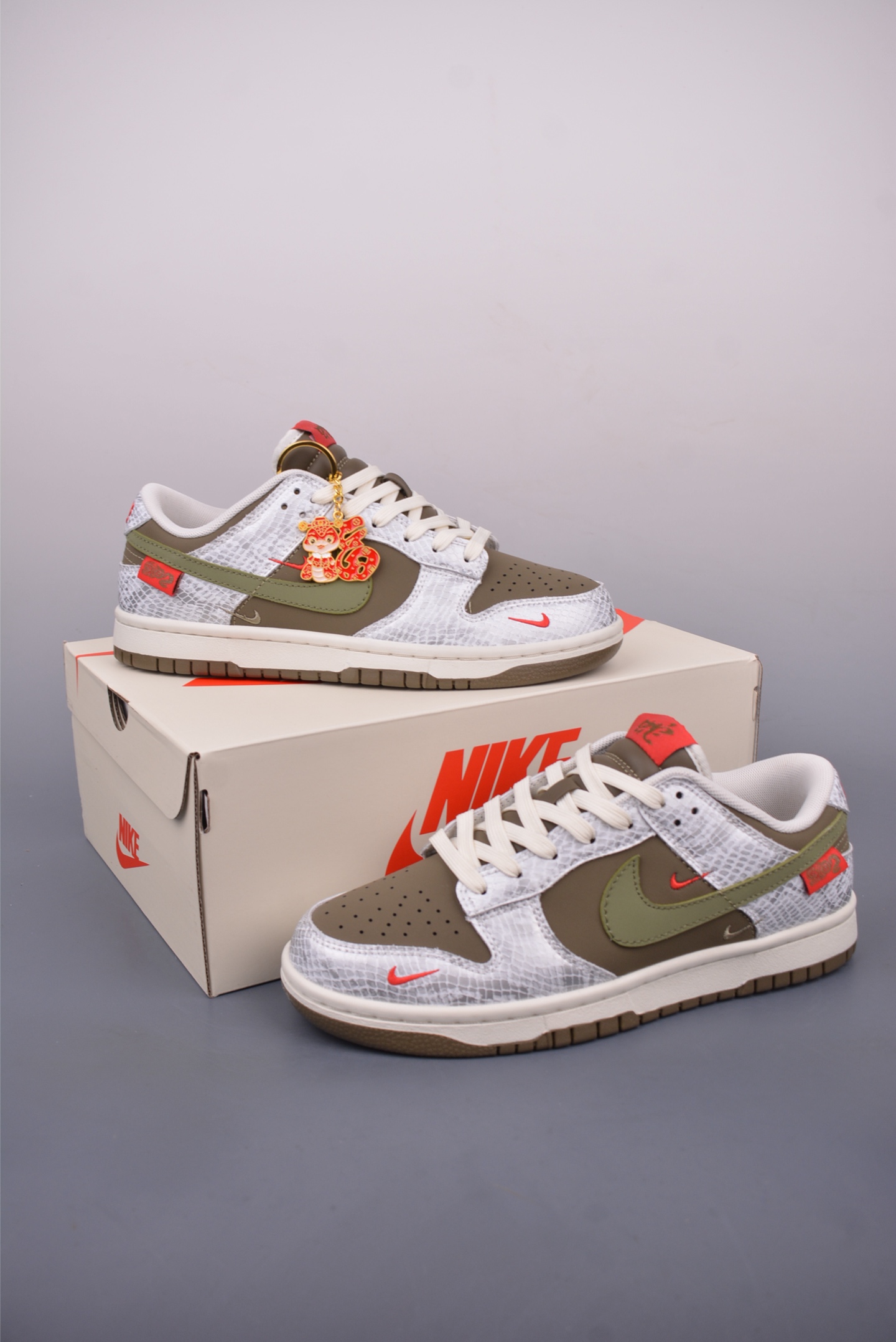 Nike SB Dunk Low DIY - Original Leather, Exclusive Fit, and Pristine Quality 6 i1747526588813 7050 0 4