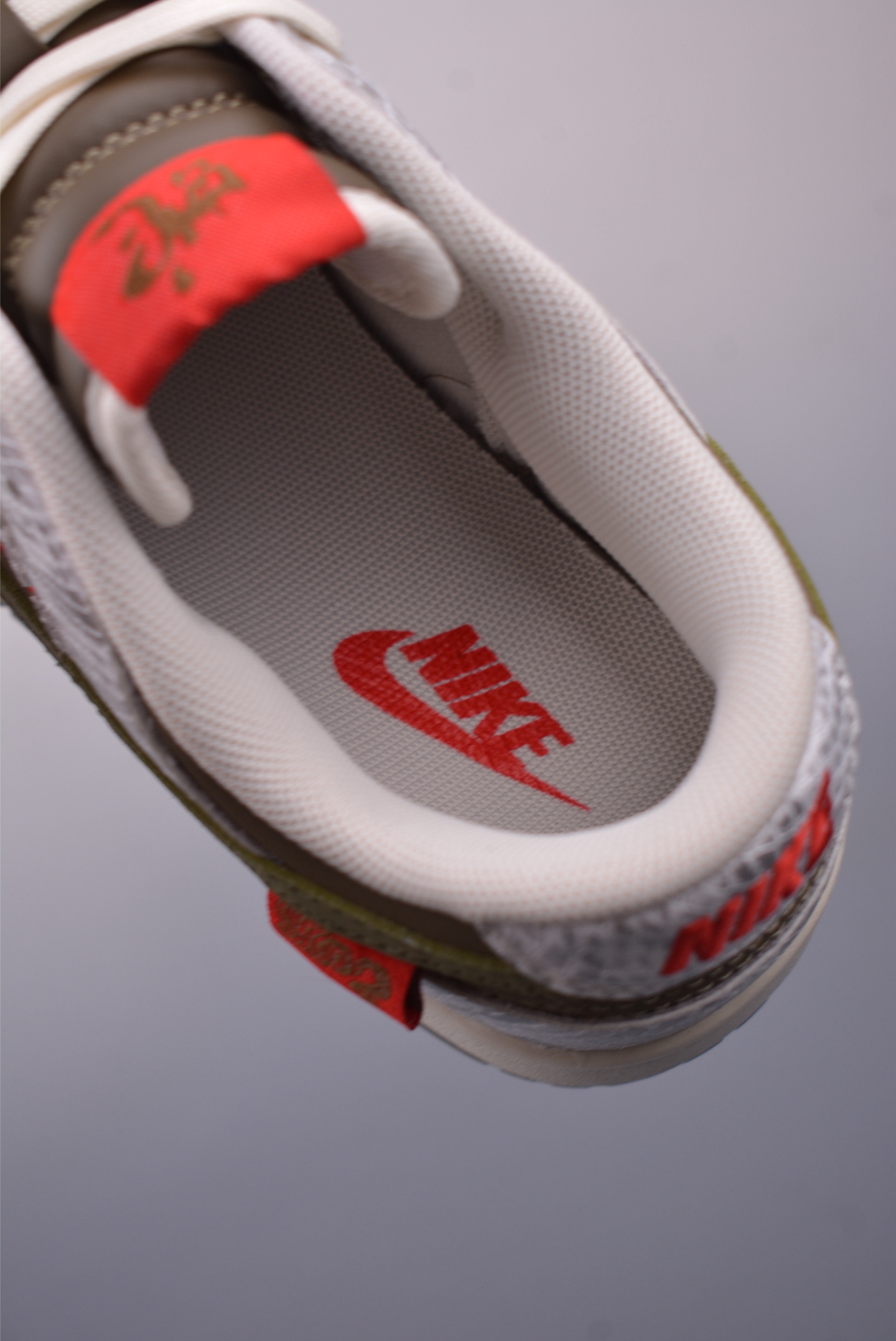 Nike SB Dunk Low DIY - Original Leather, Exclusive Fit, and Pristine Quality 10 i1747526588826 3393 0 8