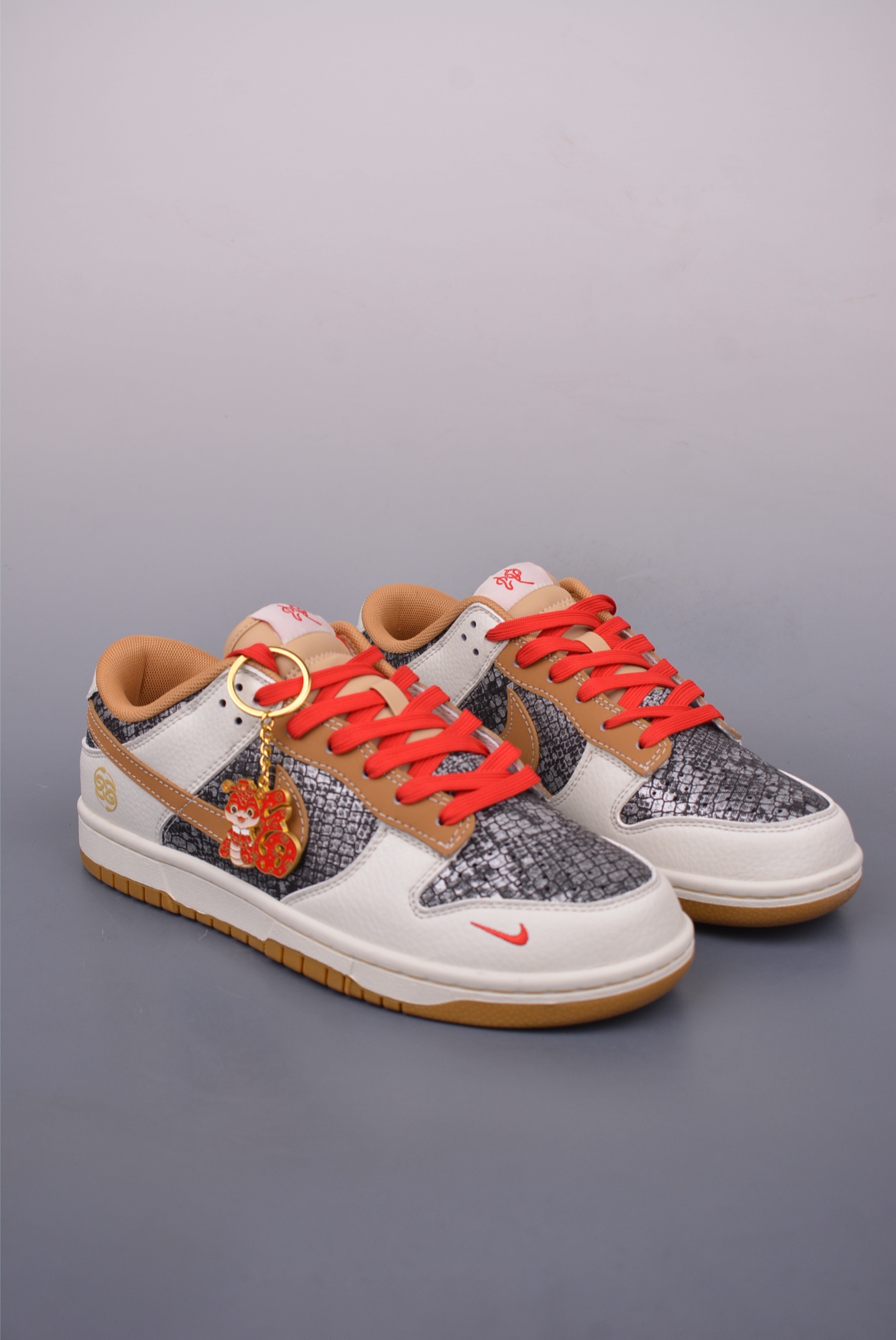 Nike SB Dunk Low DIY Custom Sneakers - Premium Leather, Perfect Detailing 2 i1747526616199 9497 0 0