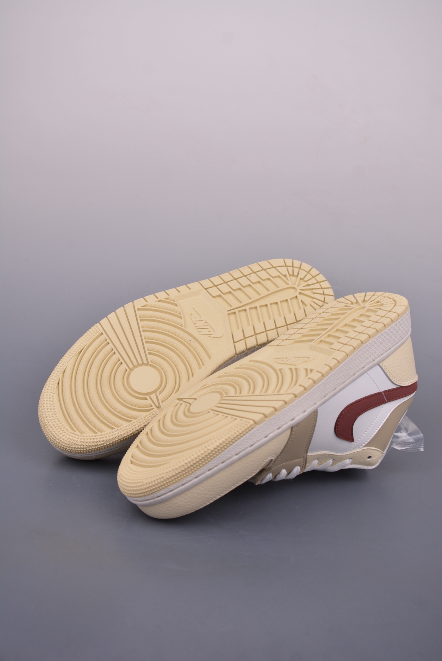 200 Air Jordan 1 Low 米白红 AJ1乔1低帮休闲板鞋 HV6530-100