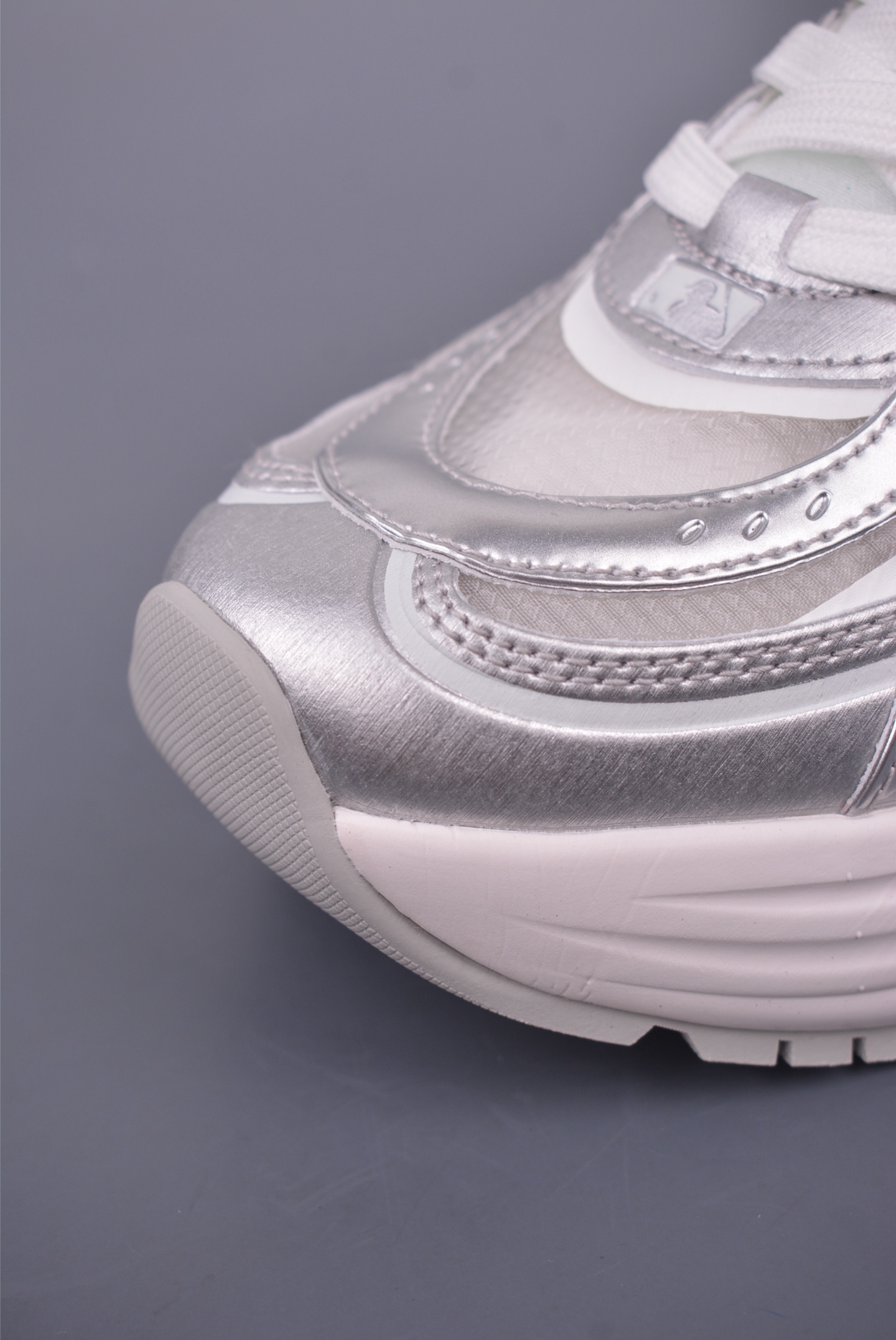 MLB Curve Runner Mono Mesh New York Yankees Chunky Sneakers Silver Women's 6 i1747606138782 9654 0 5