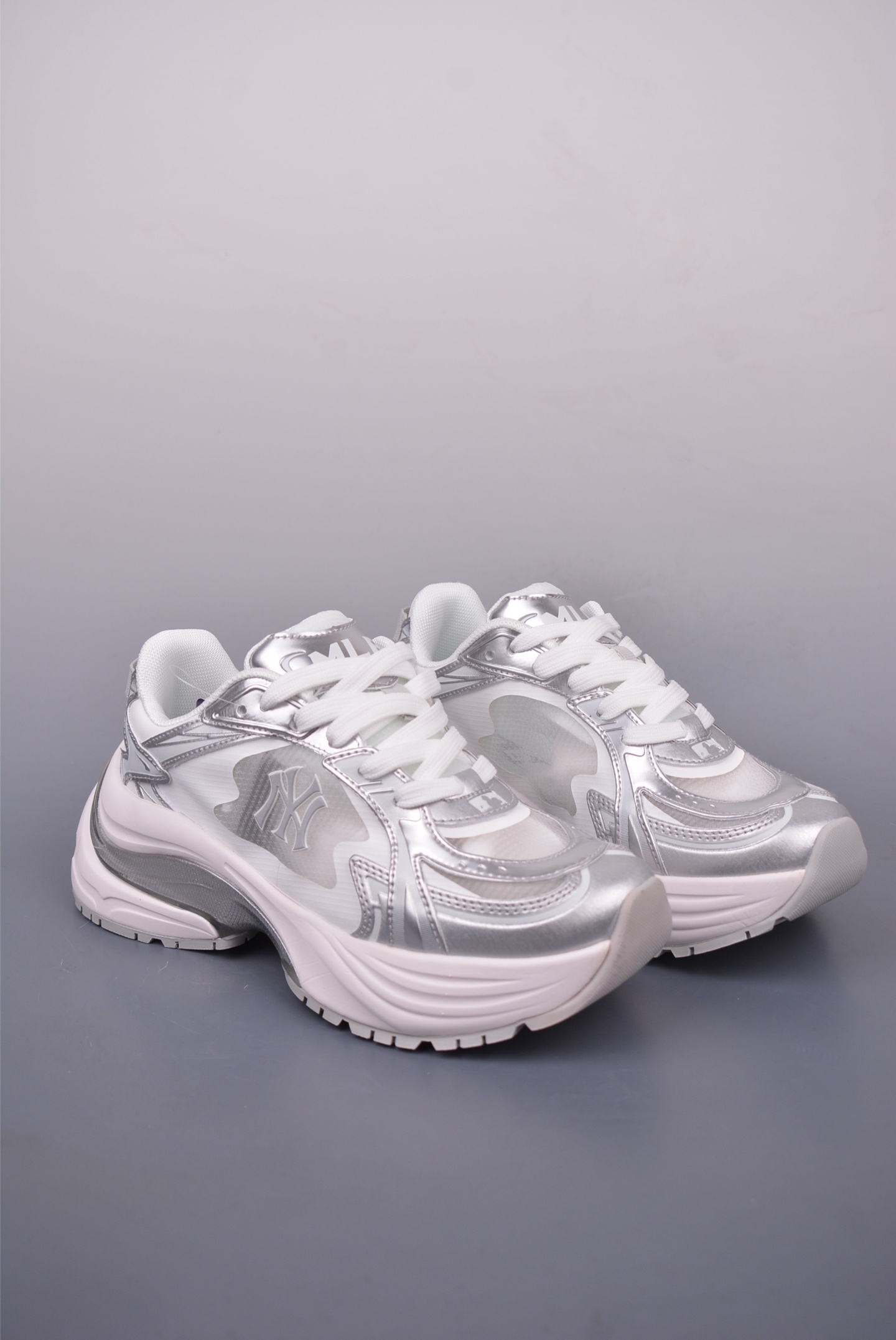 MLB Curve Runner Mono Mesh New York Yankees Chunky Sneakers Silver Women's 1 i1747606138816 6584 0 0