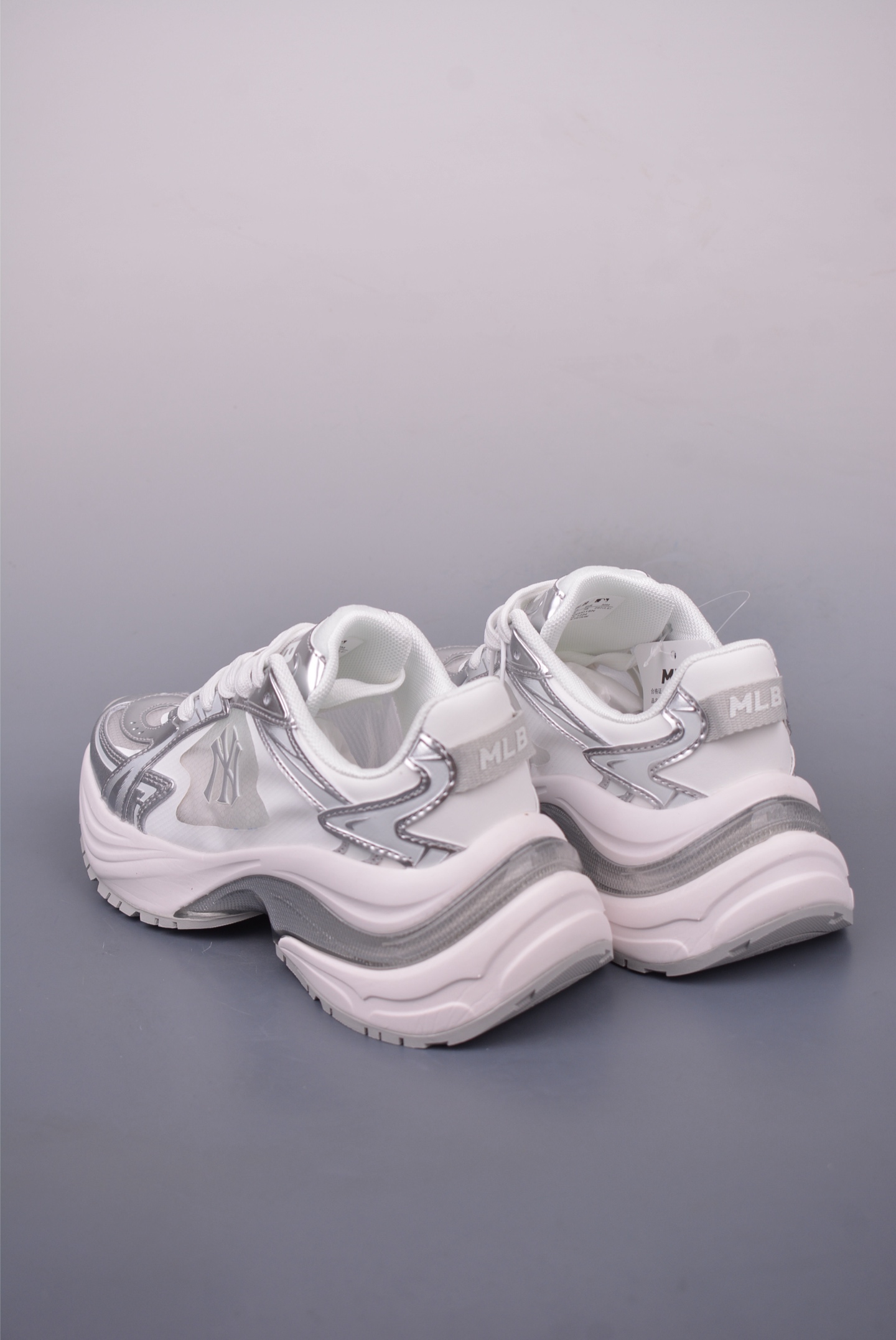 MLB Curve Runner Mono Mesh New York Yankees Chunky Sneakers Silver Women's 2 i1747606144337 2155 0 1