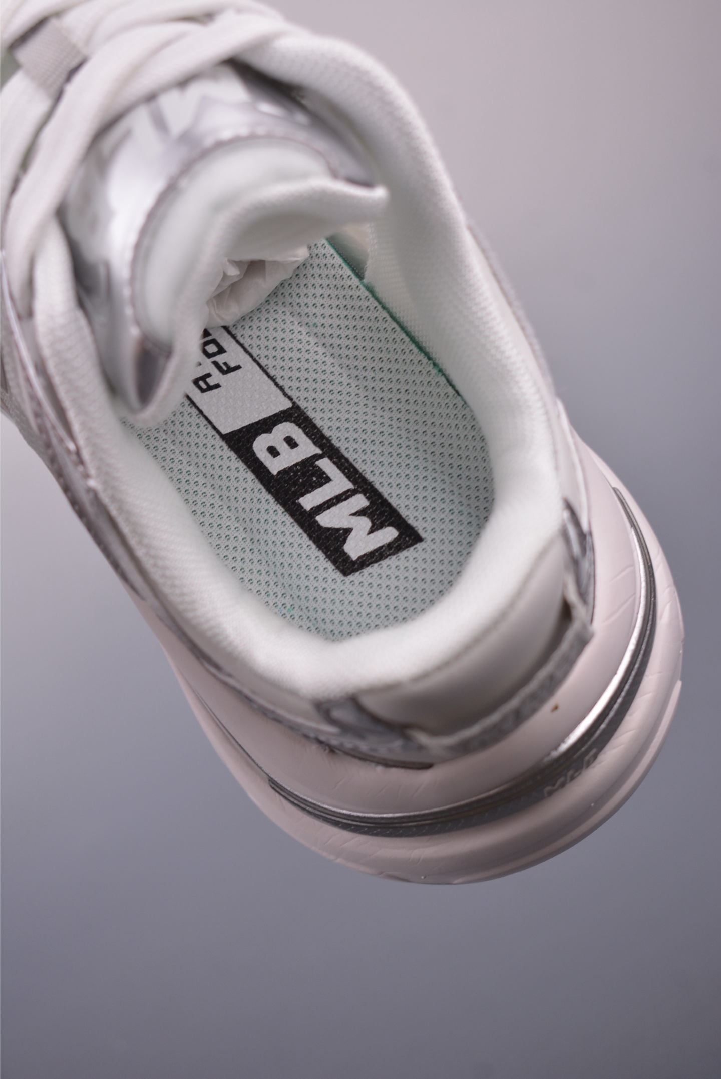 MLB Curve Runner Mono Mesh New York Yankees Chunky Sneakers Silver Women's 9 i1747606144357 4754 0 8