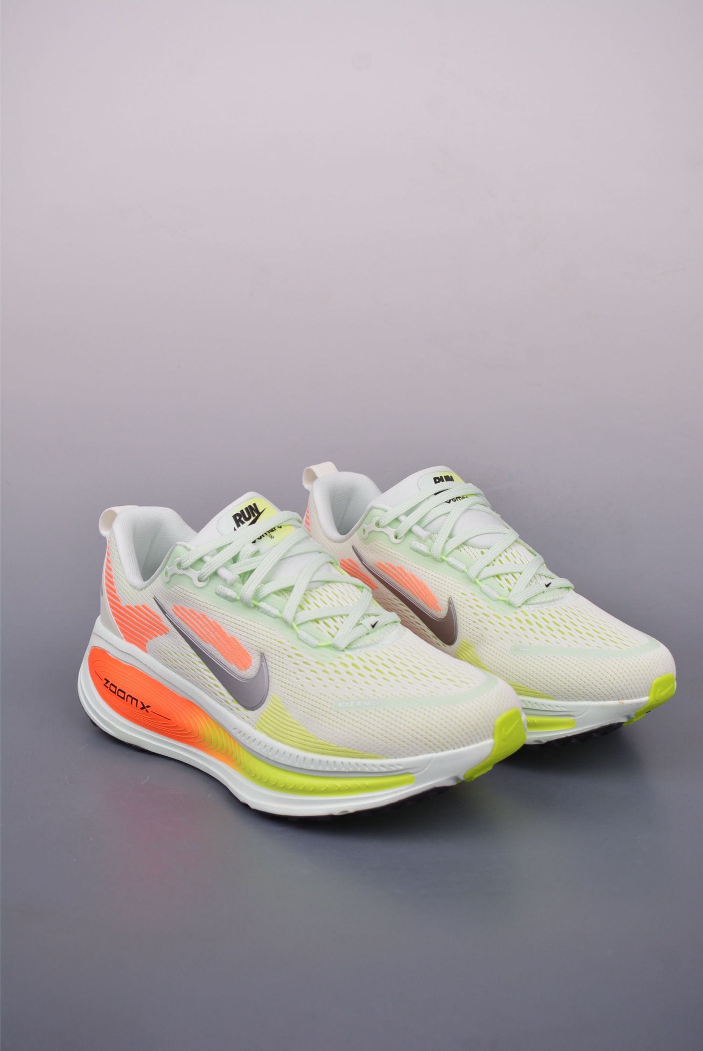 180 Nike Air Zoom Vomero 18 HM6803-300