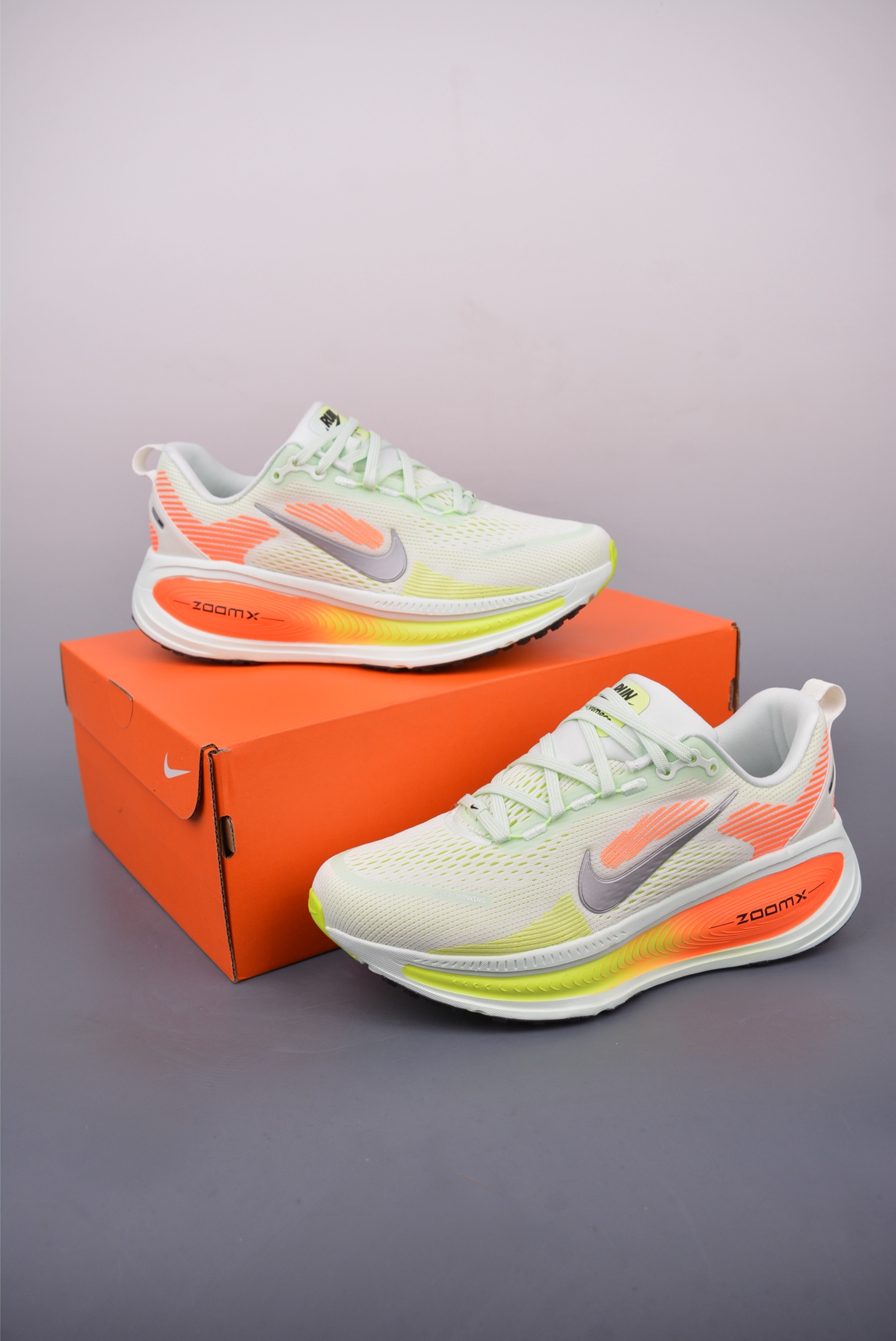 180 Nike Air Zoom Vomero 18 HM6803-300