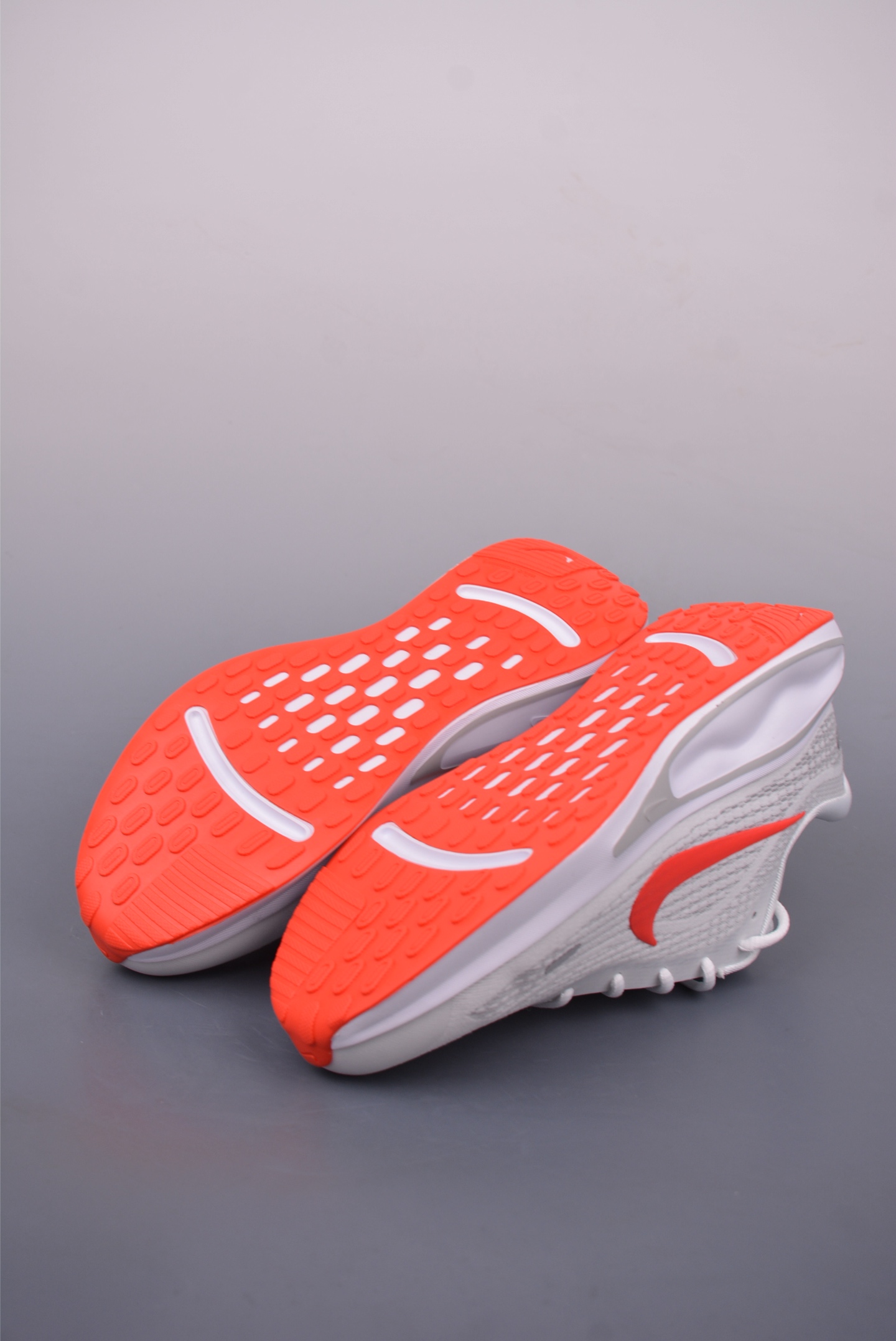 180 Nike Journey Run 2025跑步鞋 FN0228-106