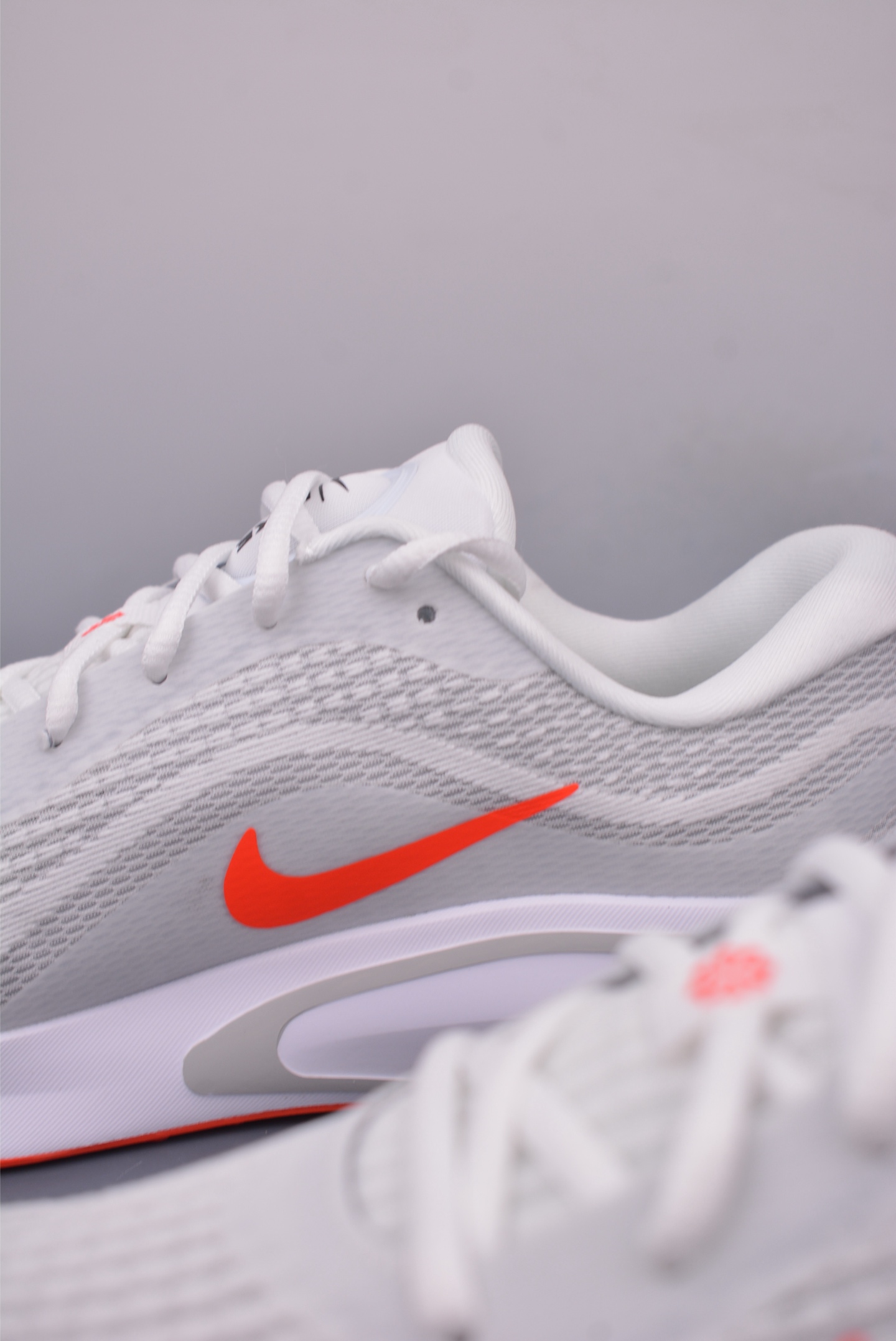 180 Nike Journey Run 2025跑步鞋 FN0228-106