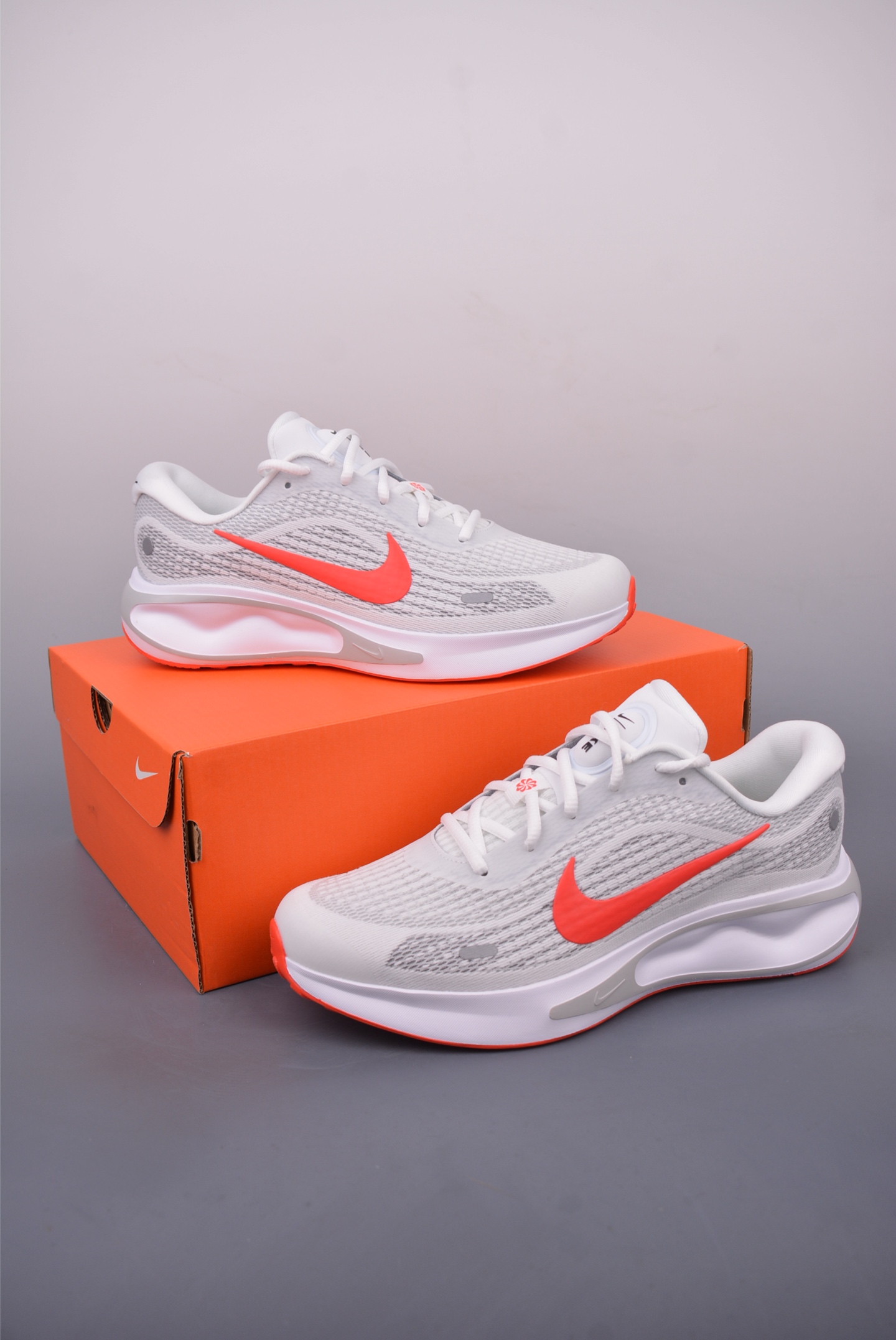 180 Nike Journey Run 2025跑步鞋 FN0228-106