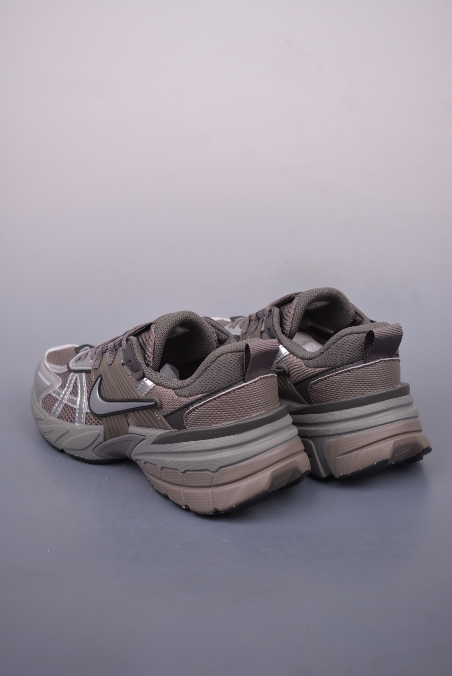 Nike V2K Runtekk Retro Low-Top Running Shoes - Cushioned, Non-Slip, and Stylish 2 i1747606613163 9968 0 1