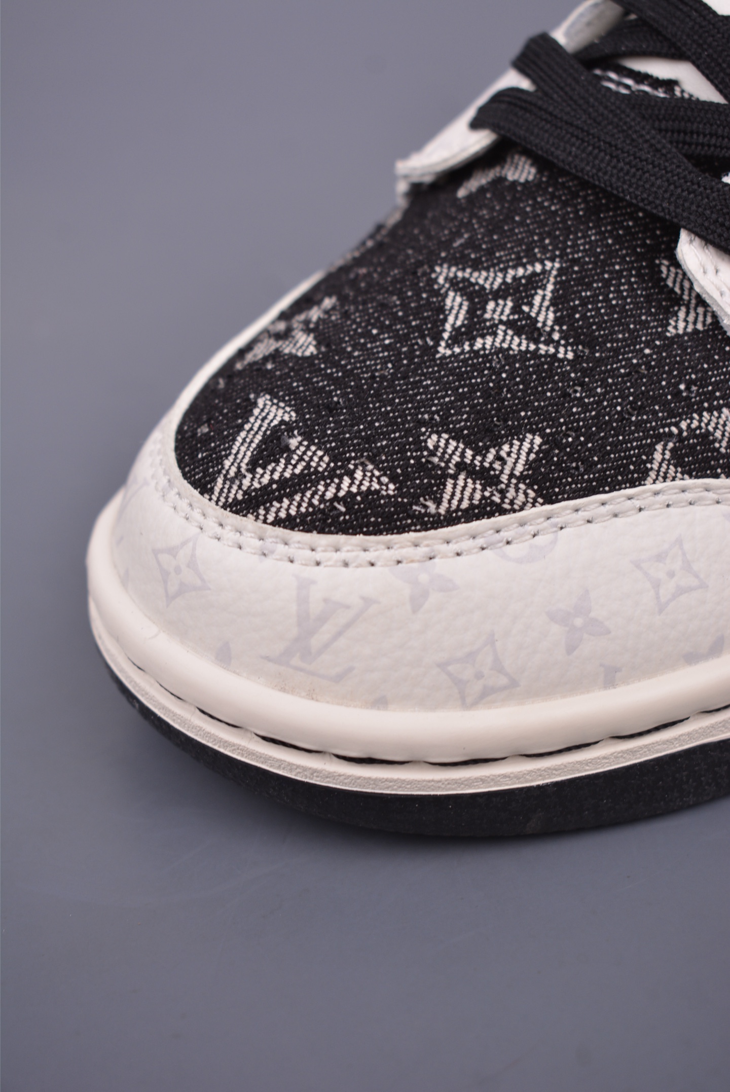 Nike SB Dunk Low Louis Vuitton Collab Premium Leather Sneakers 6 i1747606702357 1975 0 5
