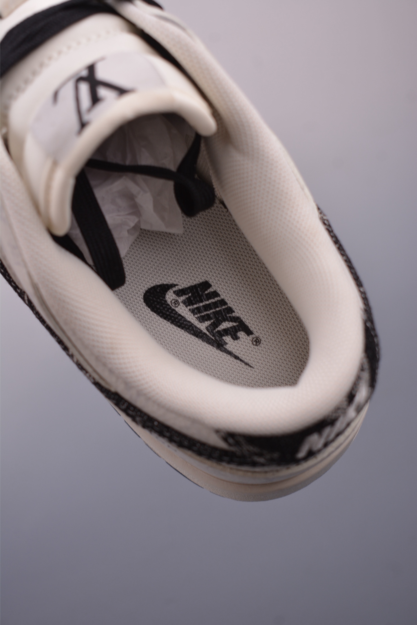 Nike SB Dunk Low Louis Vuitton Collab Premium Leather Sneakers 9 i1747606702448 2321 0 8