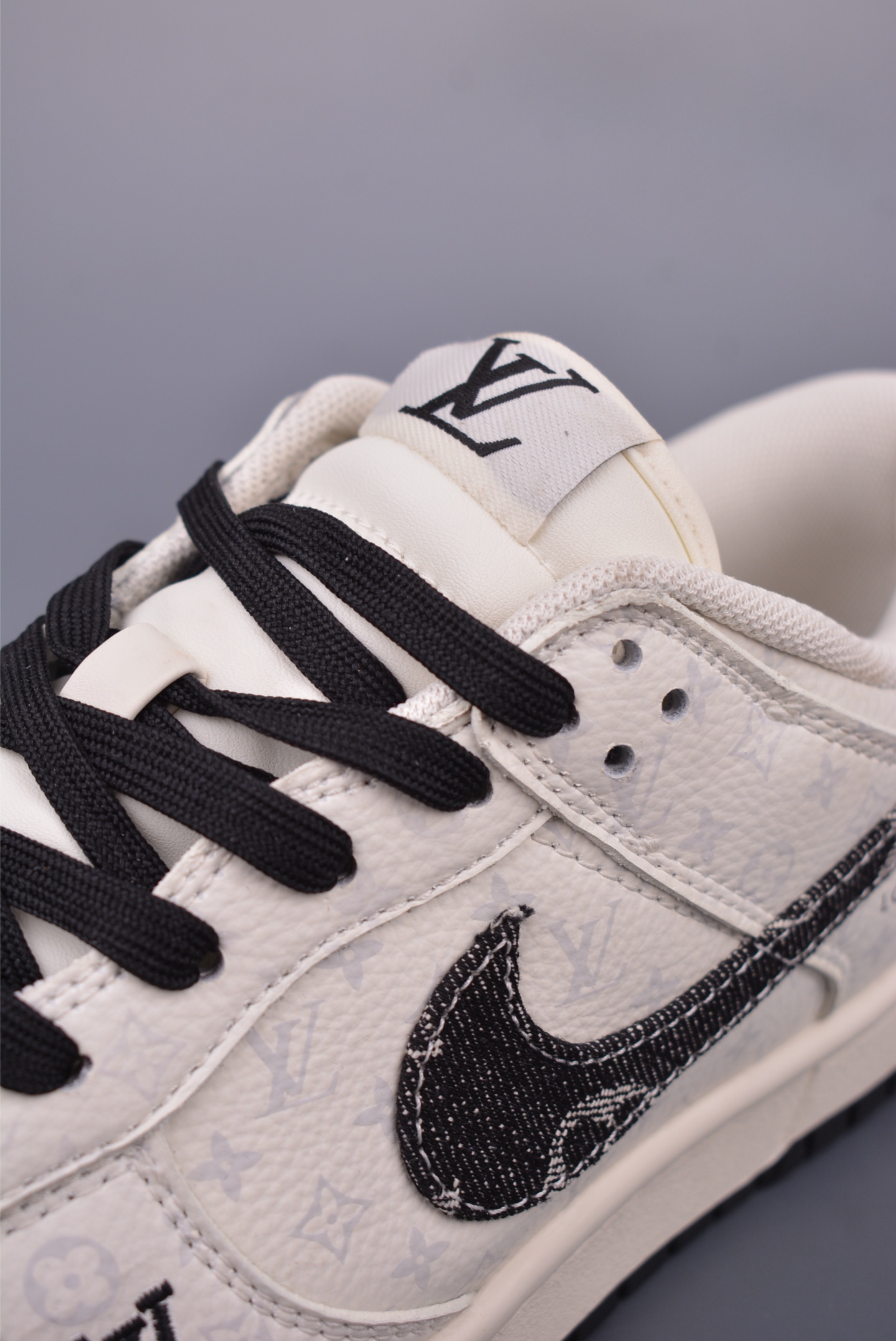 Nike SB Dunk Low Louis Vuitton Collab Premium Leather Sneakers 7 i1747606707537 7587 0 6