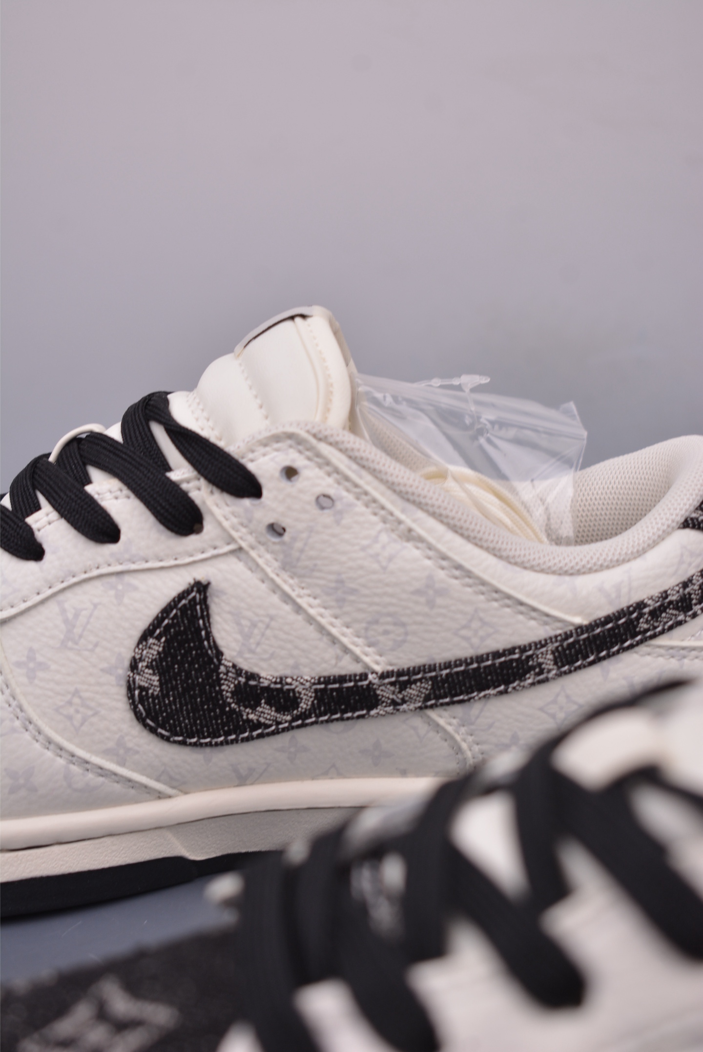 Nike SB Dunk Low Louis Vuitton Collab Premium Leather Sneakers 8 i1747606707578 2834 0 7