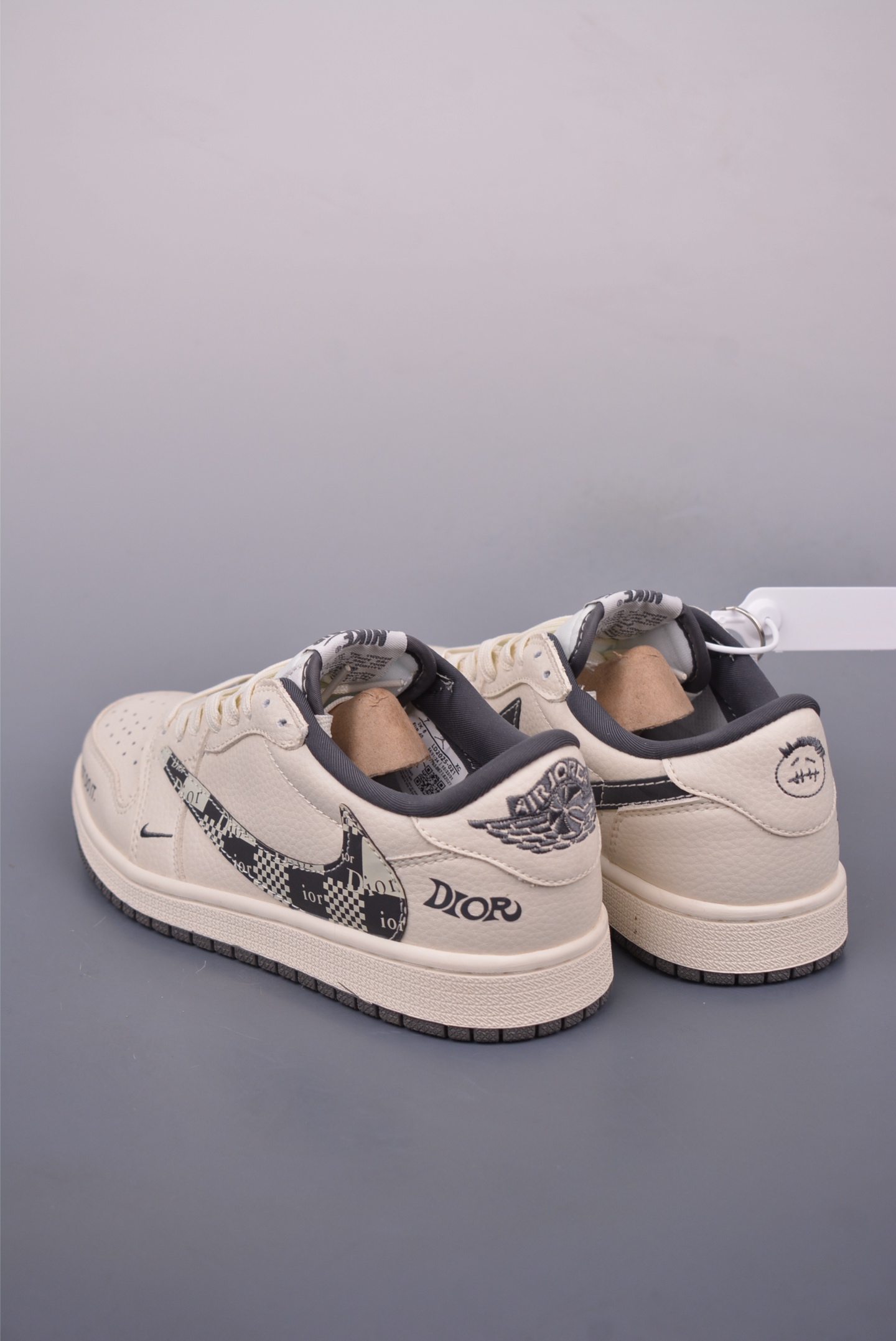 Fragment x Travis Scott x Dior Air Jordan 1 Low - Limited Edition Sneakers 3 i1747607007583 9823 0 1