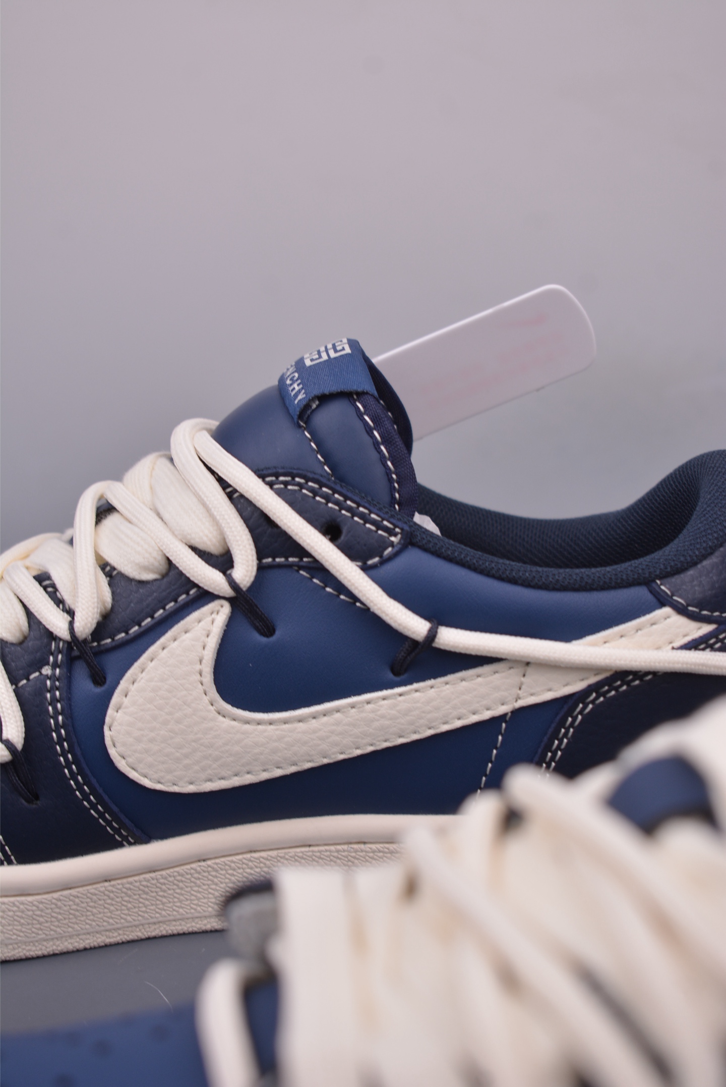 300 Nike Jordan Air Jordan 1 Givechy联名 绑带解构 DM6868-105