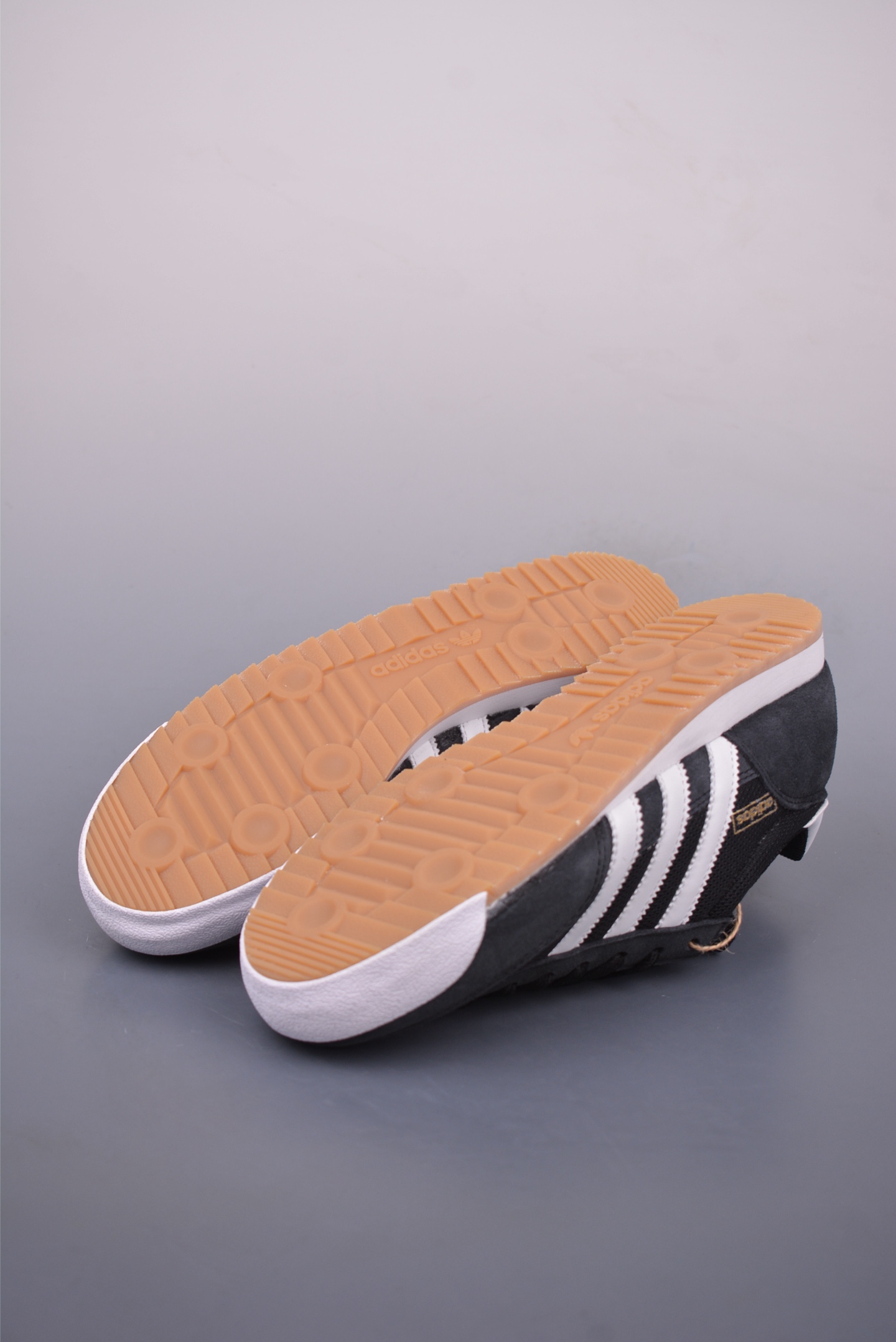 Adidas Originals R71 Retro Lightweight Sneakers - IH1324 - Versatile Style 3 i1747607270621 414 0 2