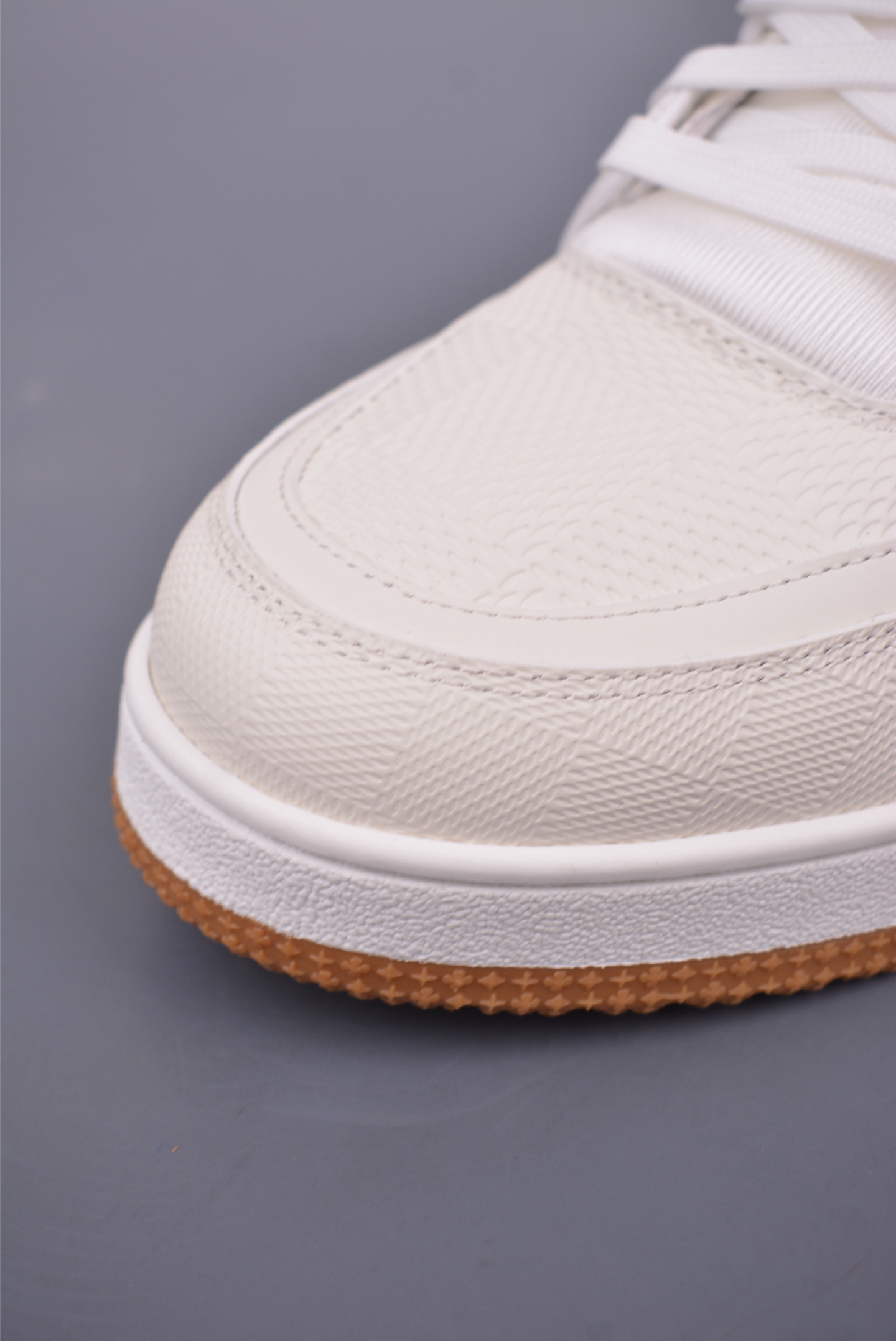 Louis Vuitton Trainer Limited Edition Sneakers - Stylish & Comfortable Design 7 i1747607327853 4030 0 5