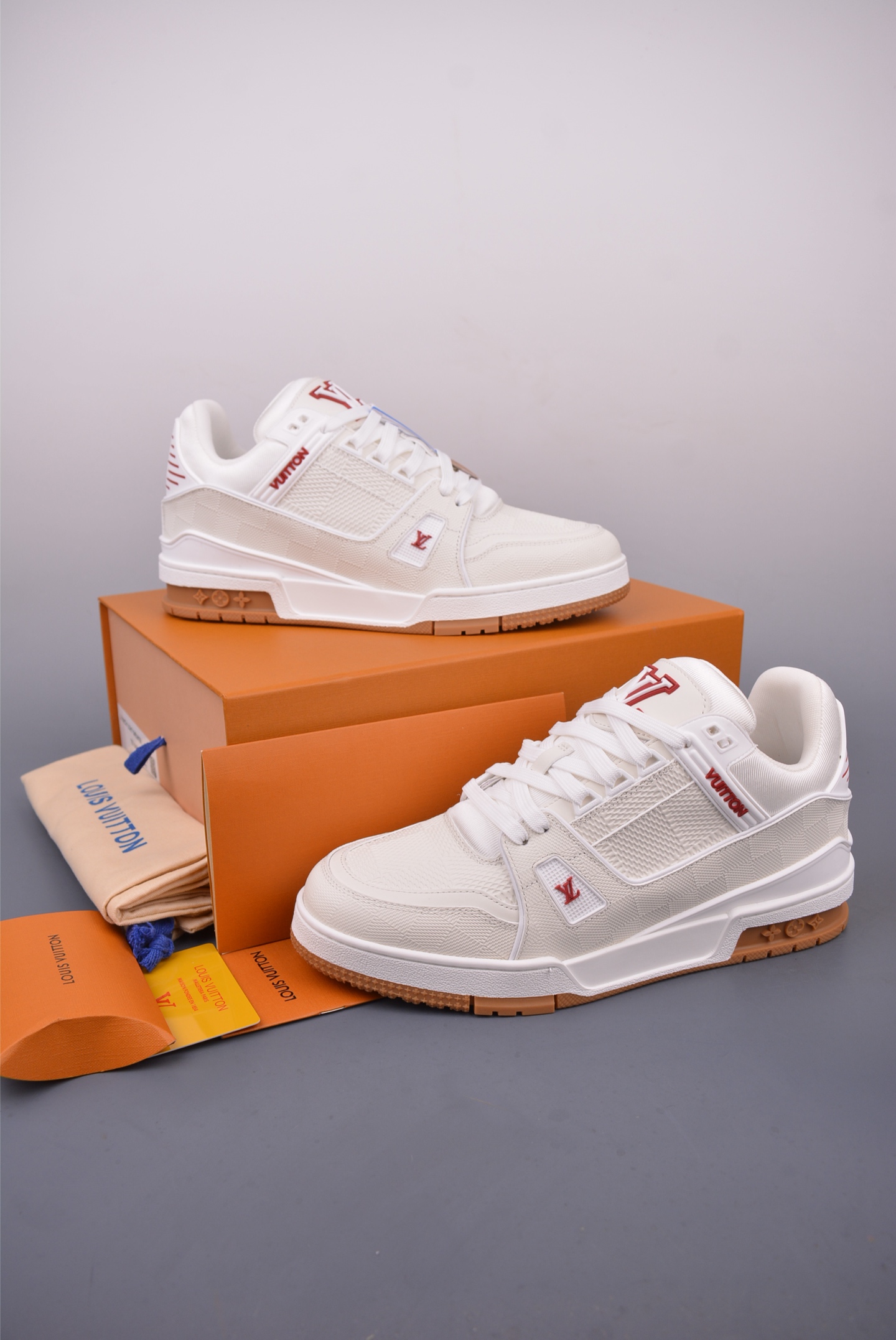 Louis Vuitton Trainer Limited Edition Sneakers - Stylish & Comfortable Design 6 i1747607327889 2457 0 4