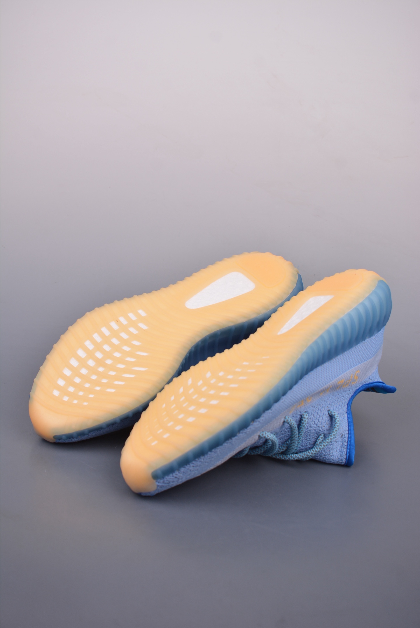180 Yeezy 350 Boost V2 KH5053