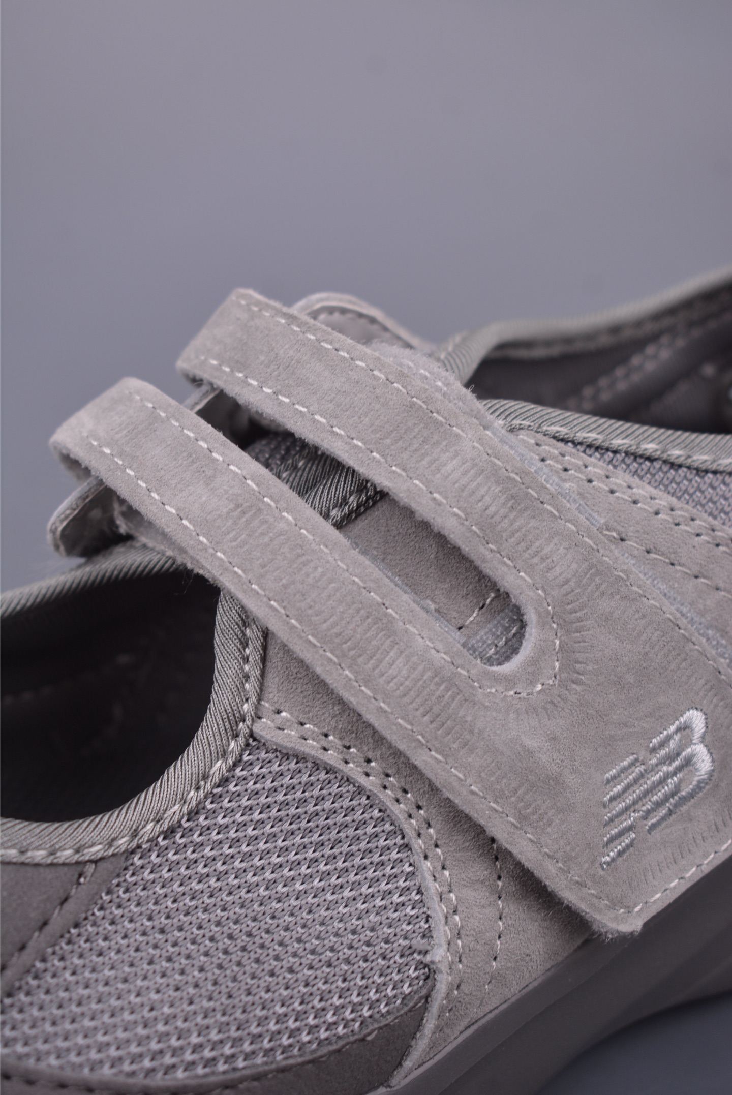 160 New Balance 公主鞋 玛丽珍网面拼接魔术贴凉鞋 SD2203GR