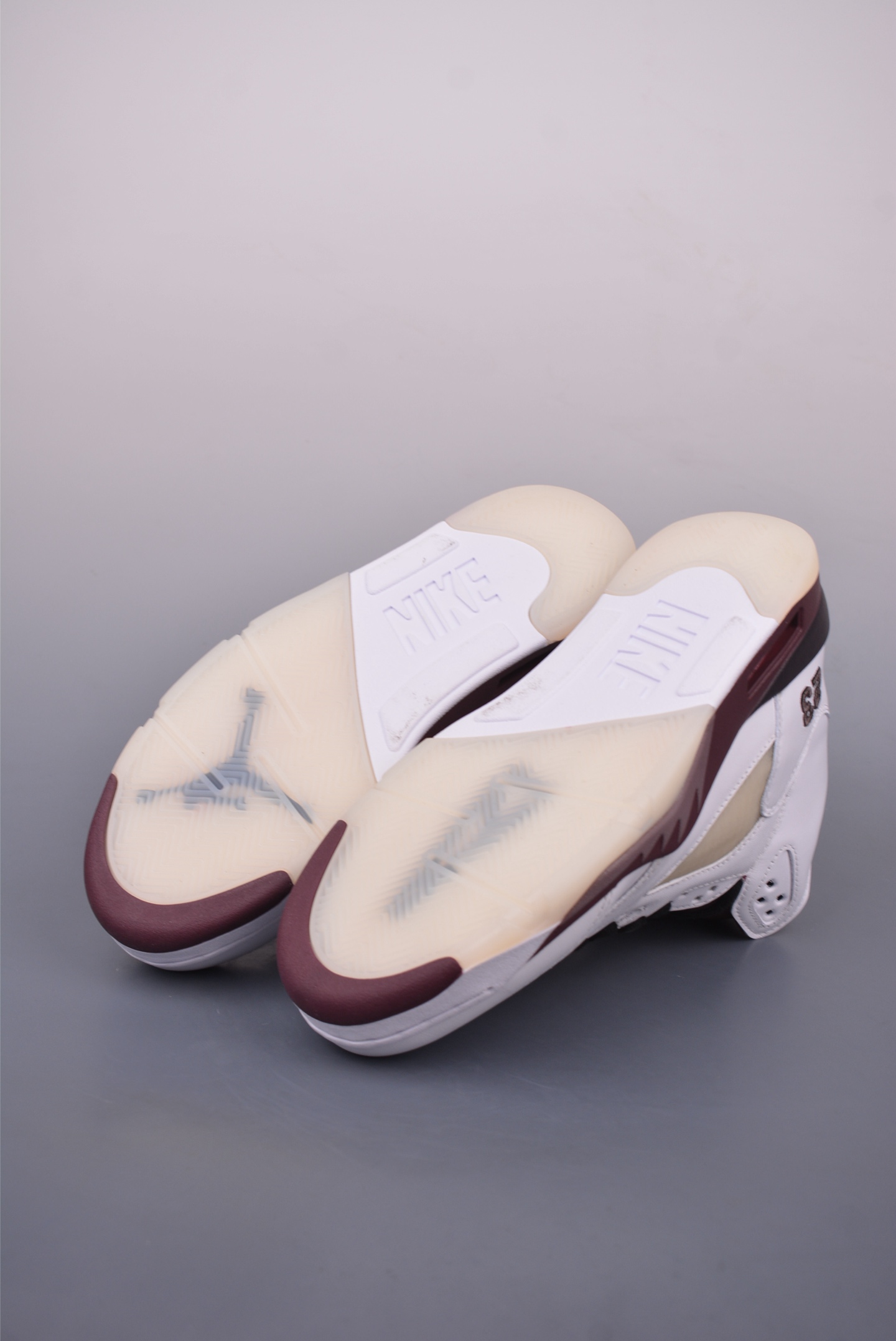 A Ma Maniére x Air Jordan 5 Retro 'Burgundy Crush' White Burgundy Shoes 4 i1747692883848 7604 0 2