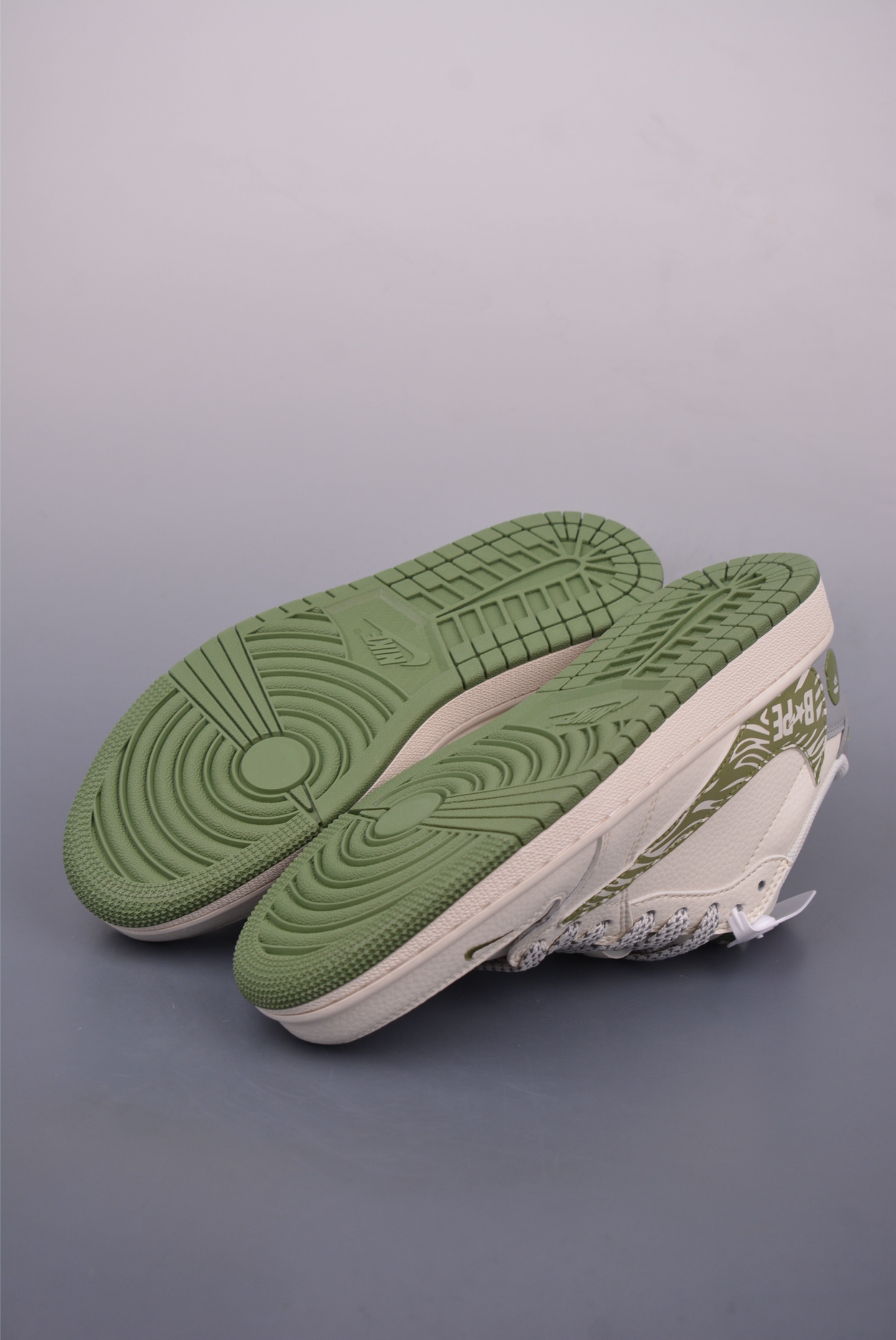 260 Fragment x Travis Scott x 猿人头 Air Jordan 1 Low 三方联名倒钩 HS8068-001