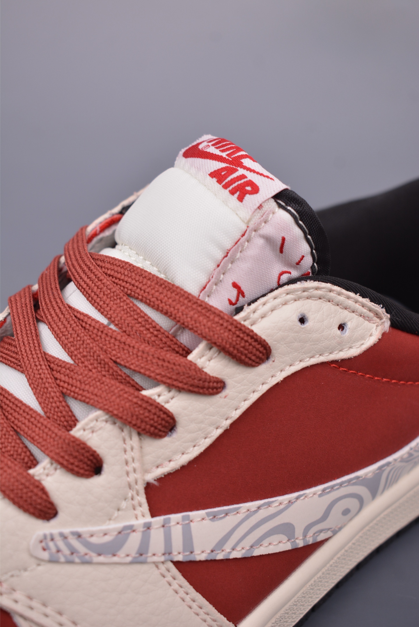 280 Fragment x Travis Scott x 斯图西 Air Jordan 1 Low 三方联名倒钩 全新的三方联名低帮倒钩鞋 LD2025-017