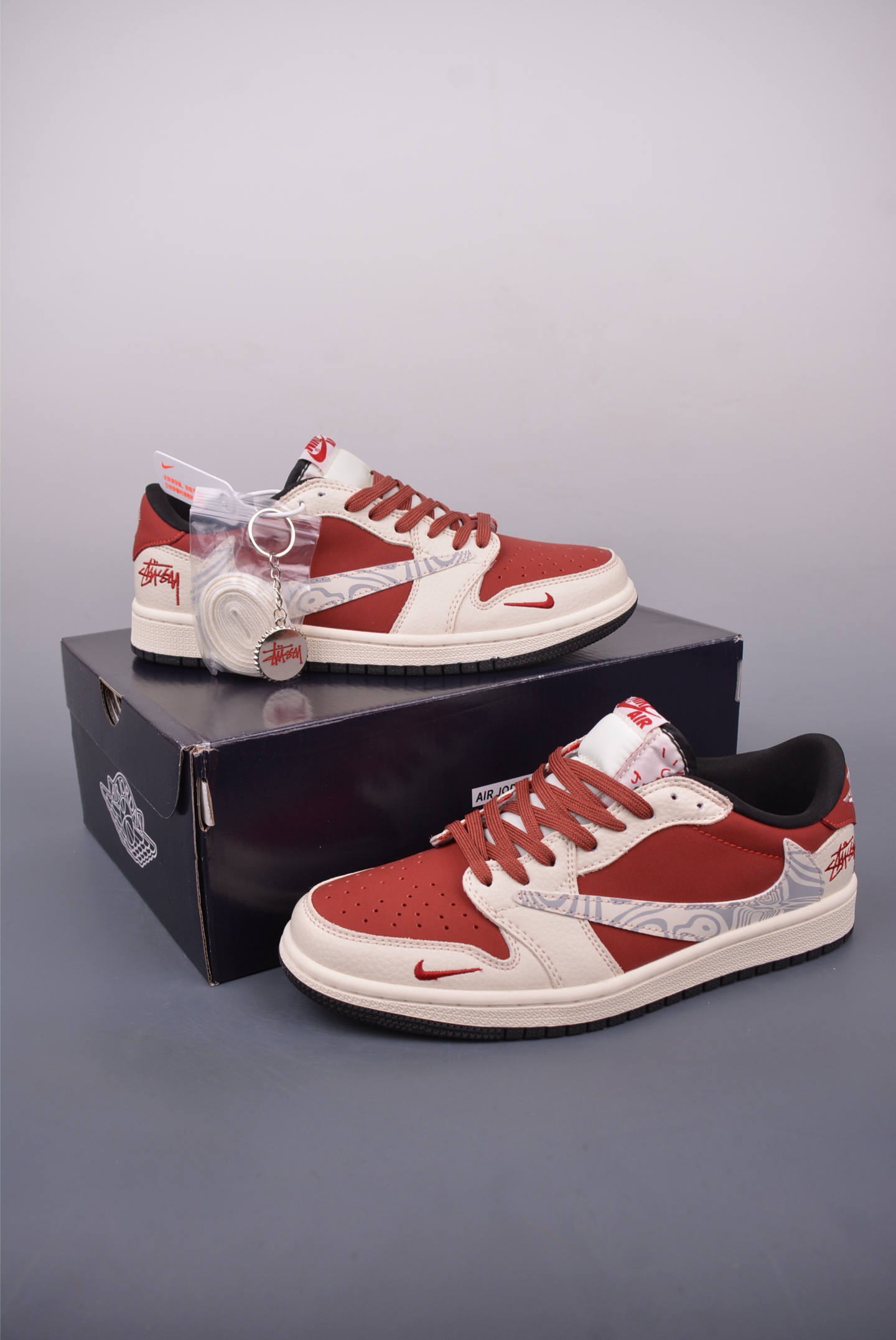 280 Fragment x Travis Scott x 斯图西 Air Jordan 1 Low 三方联名倒钩 全新的三方联名低帮倒钩鞋 LD2025-017