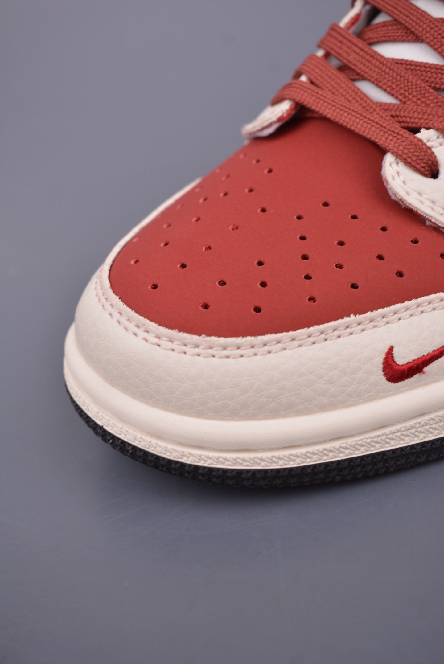 280 Fragment x Travis Scott x 斯图西 Air Jordan 1 Low 三方联名倒钩 全新的三方联名低帮倒钩鞋 LD2025-017