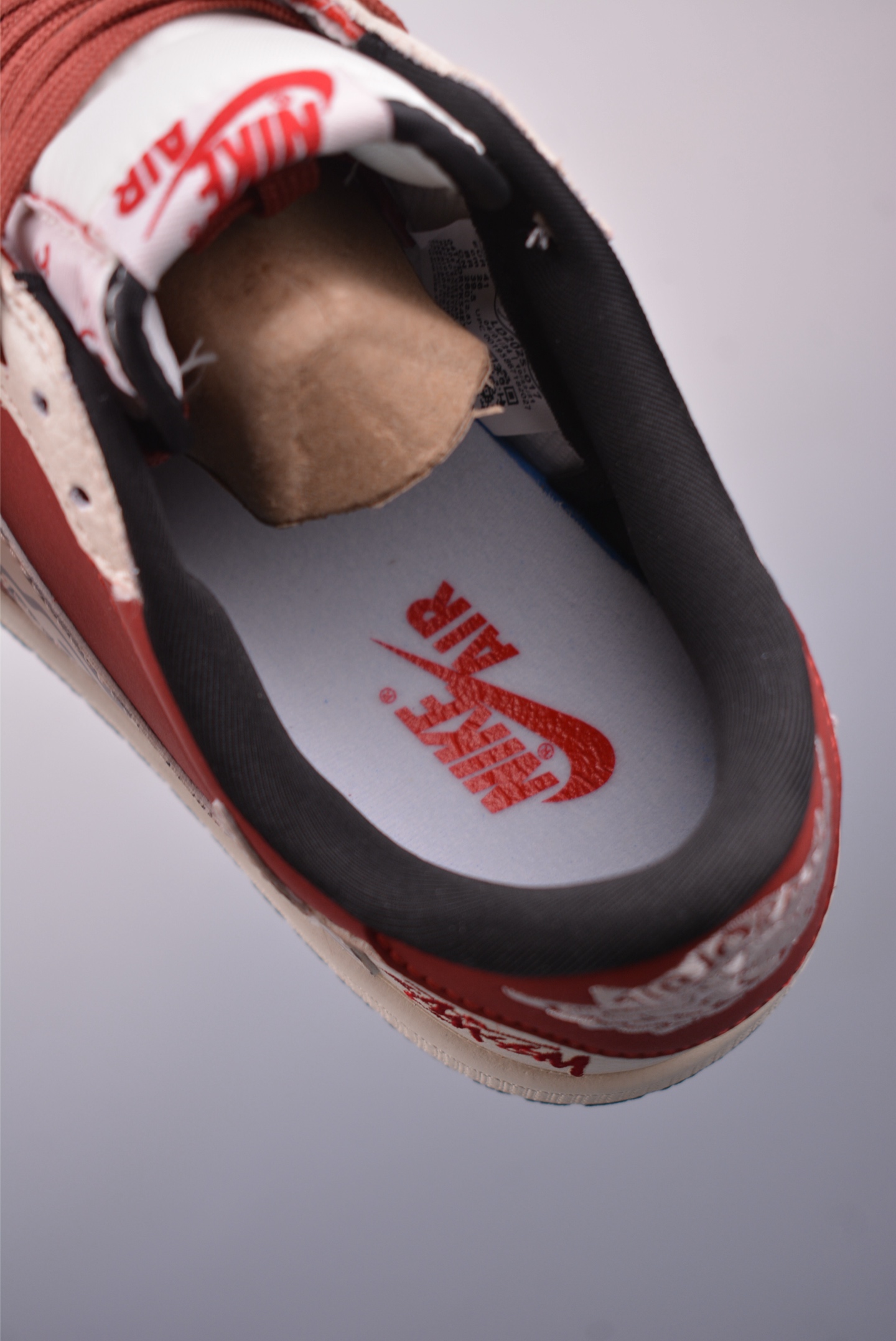 280 Fragment x Travis Scott x 斯图西 Air Jordan 1 Low 三方联名倒钩 全新的三方联名低帮倒钩鞋 LD2025-017