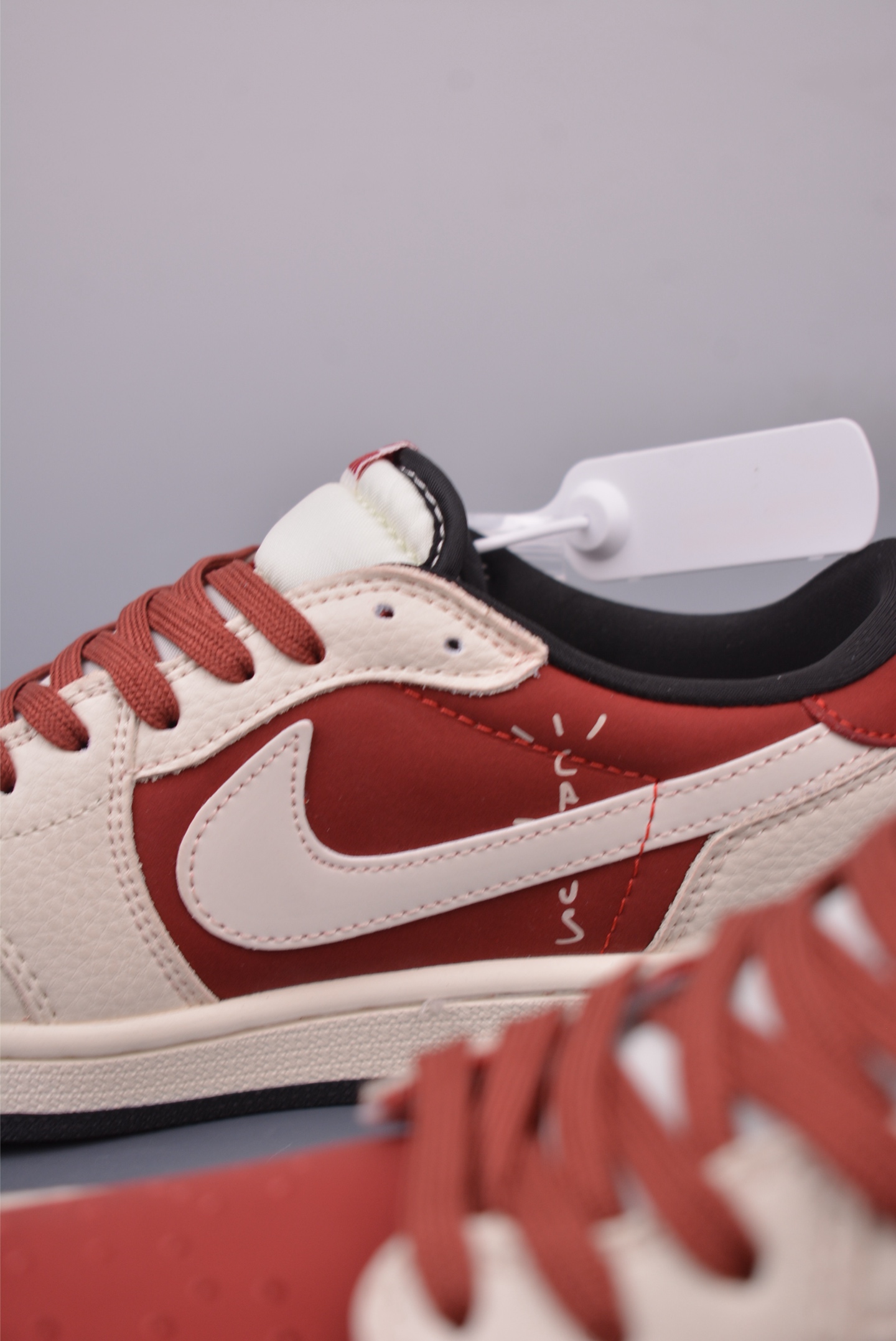 280 Fragment x Travis Scott x 斯图西 Air Jordan 1 Low 三方联名倒钩 全新的三方联名低帮倒钩鞋 LD2025-017