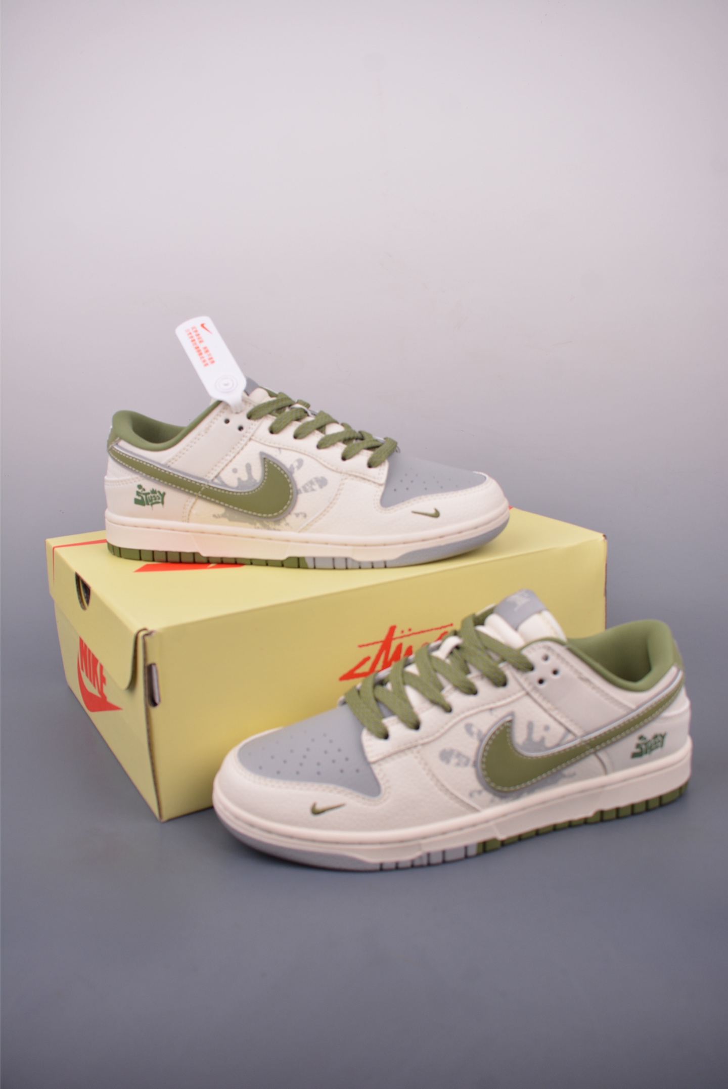 Nike SB Dunk Low Stussy Collab Premium Leather Sneakers - Limited Edition 6 i1747693436542 7750 0 4