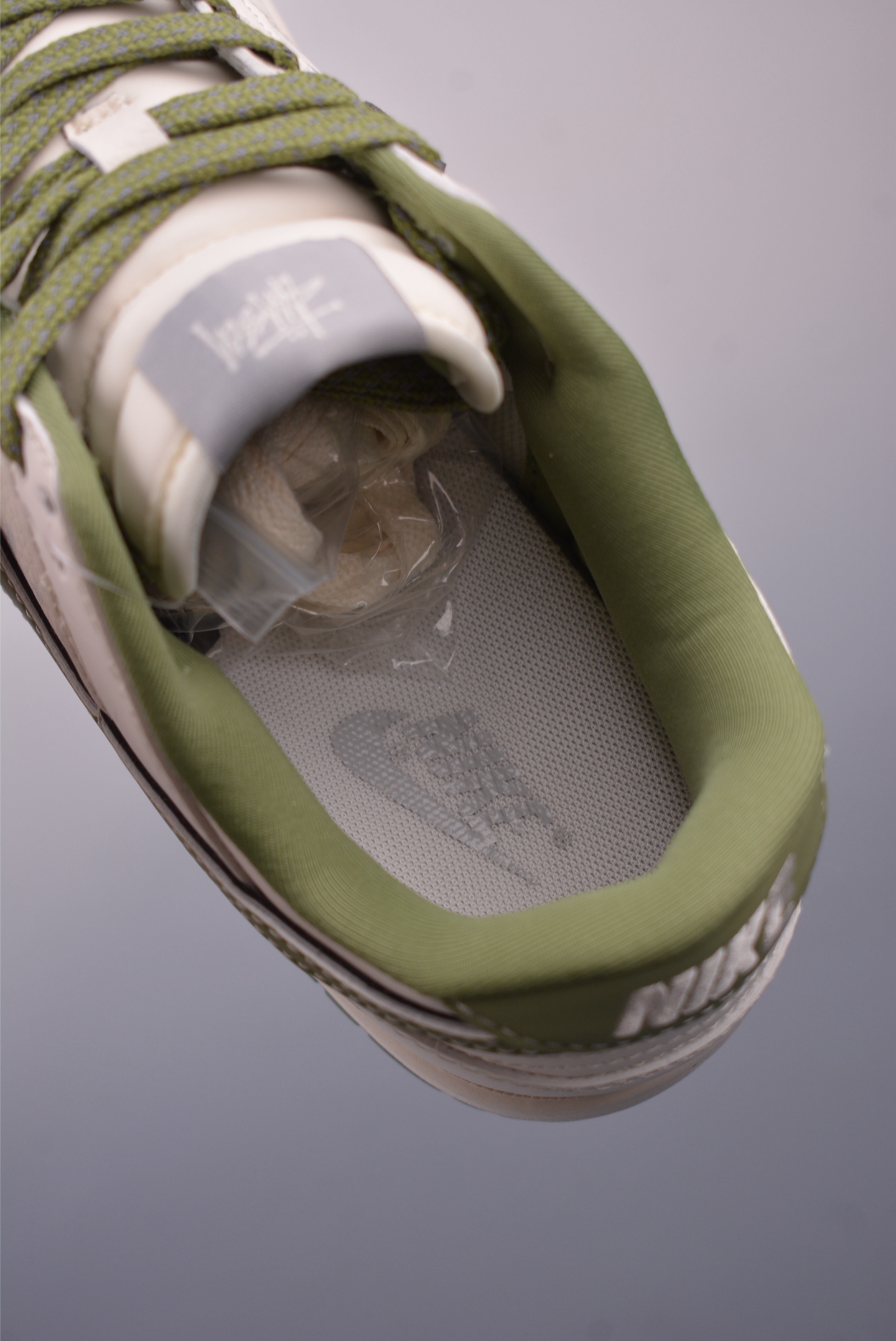Nike SB Dunk Low Stussy Collab Premium Leather Sneakers - Limited Edition 10 i1747693437771 8800 0 8