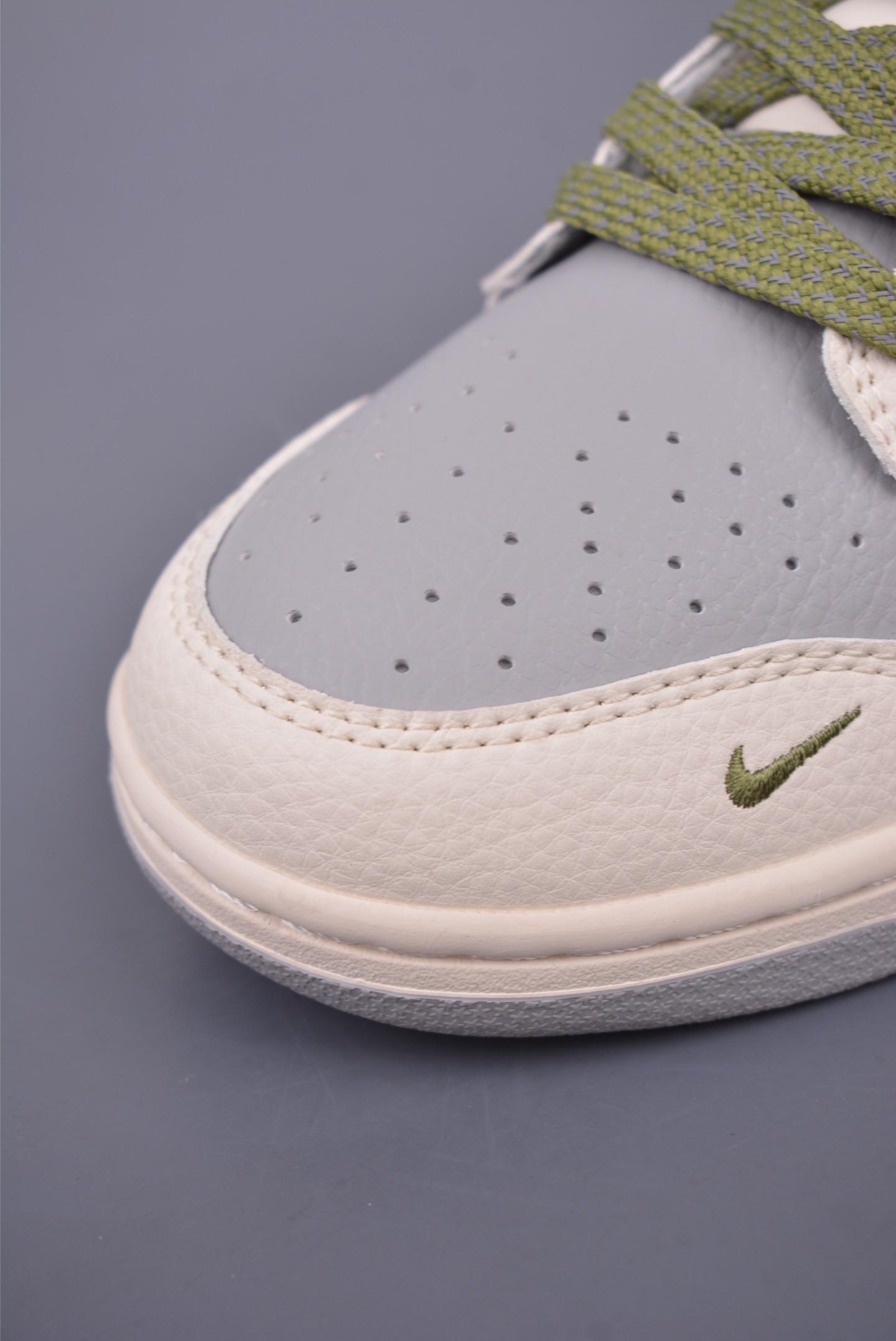 Nike SB Dunk Low Stussy Collab Premium Leather Sneakers - Limited Edition 7 i1747693437816 8579 0 5