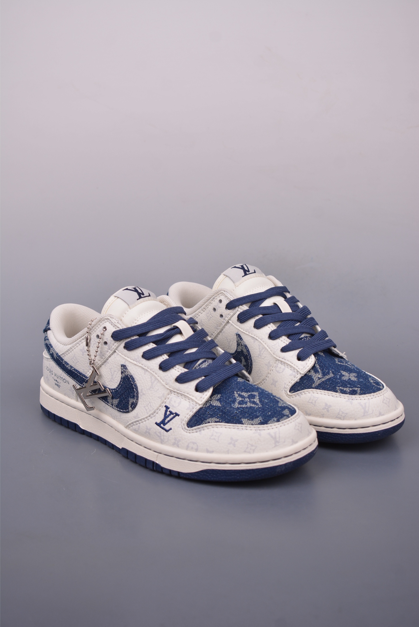 Louis Vuitton x Nike SB Dunk Low White Blue Denim Sneakers (Various Sizes) 1 i1747780286562 1629 0 0