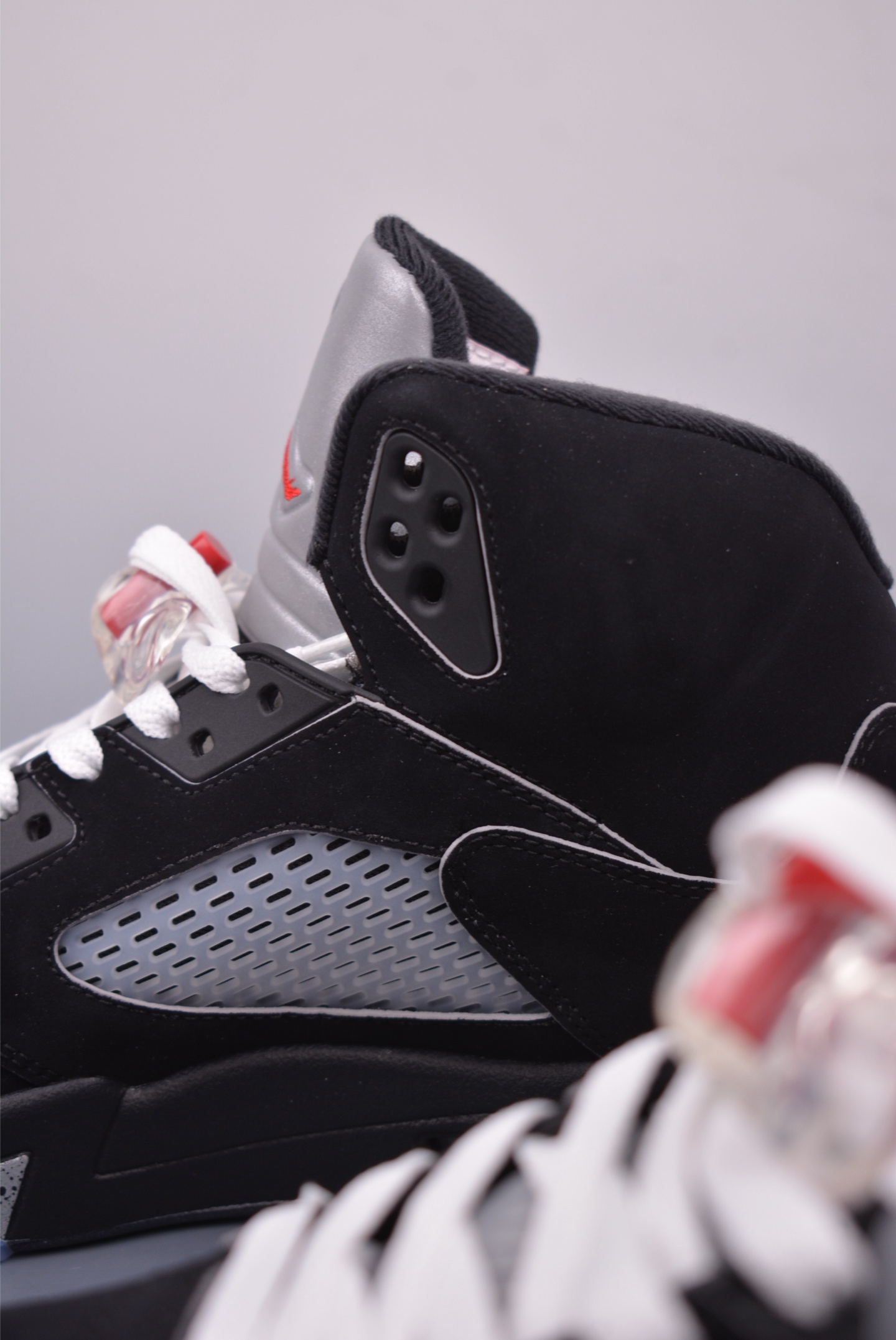 Jordan Air Jordan 5 “BLACK METALLIC REIMAGINED” 复刻黑银 HF3975-001