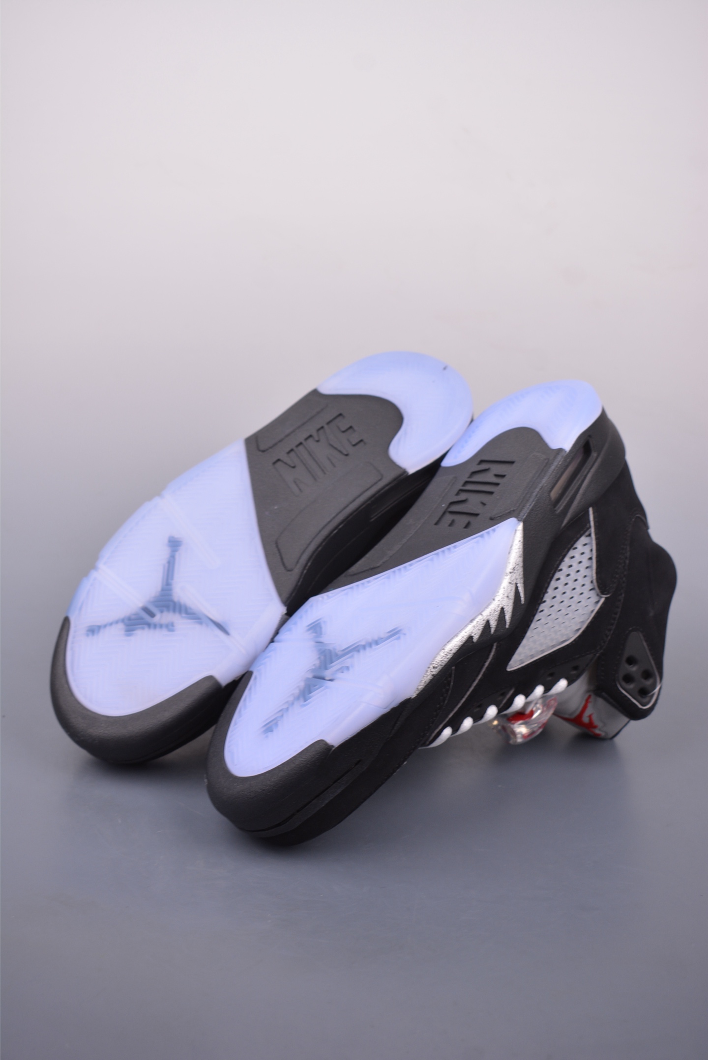 Jordan Air Jordan 5 “BLACK METALLIC REIMAGINED” 复刻黑银 HF3975-001
