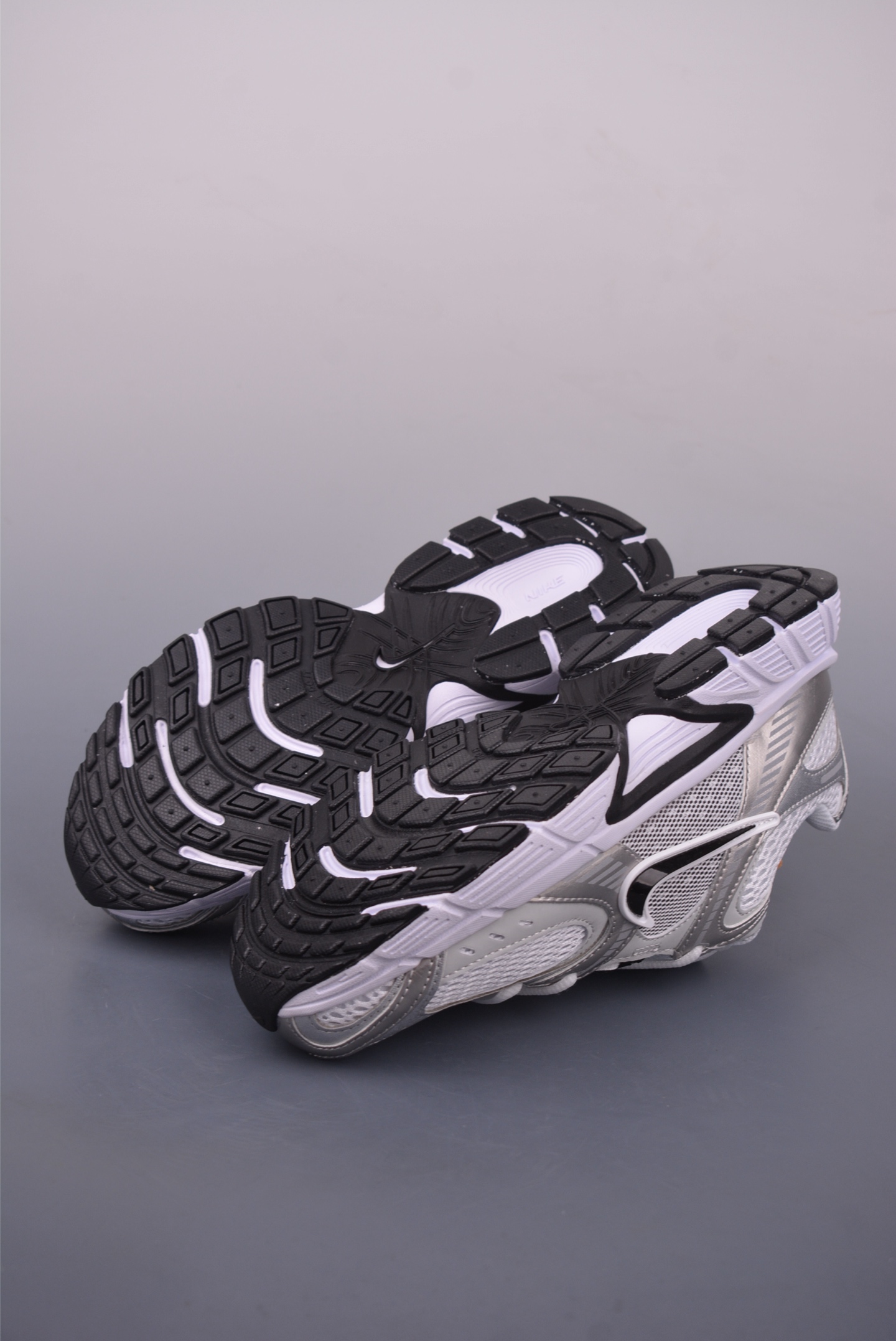 Nike V5 RNR Running Shoes - Comfortable, Versatile, and Durable 4 i1747781813649 9449 0 2