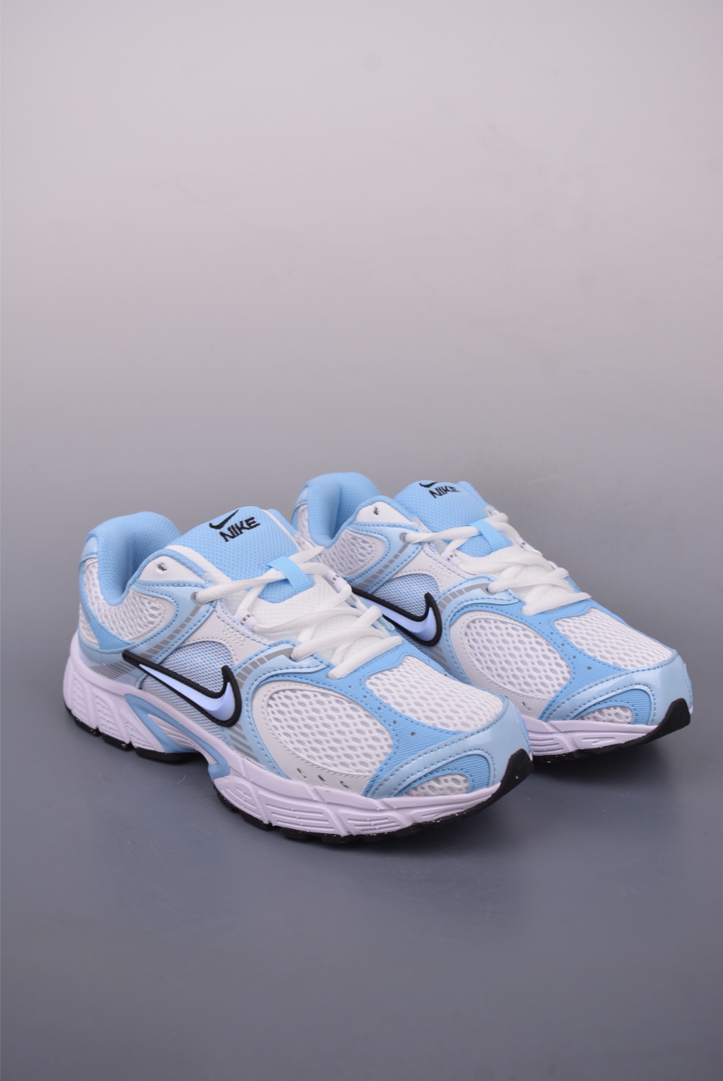 Nike V5 RNR Low-Top Running Shoes - Comfortable, Stylish, and Durable 2 i1747781839400 8774 0 0