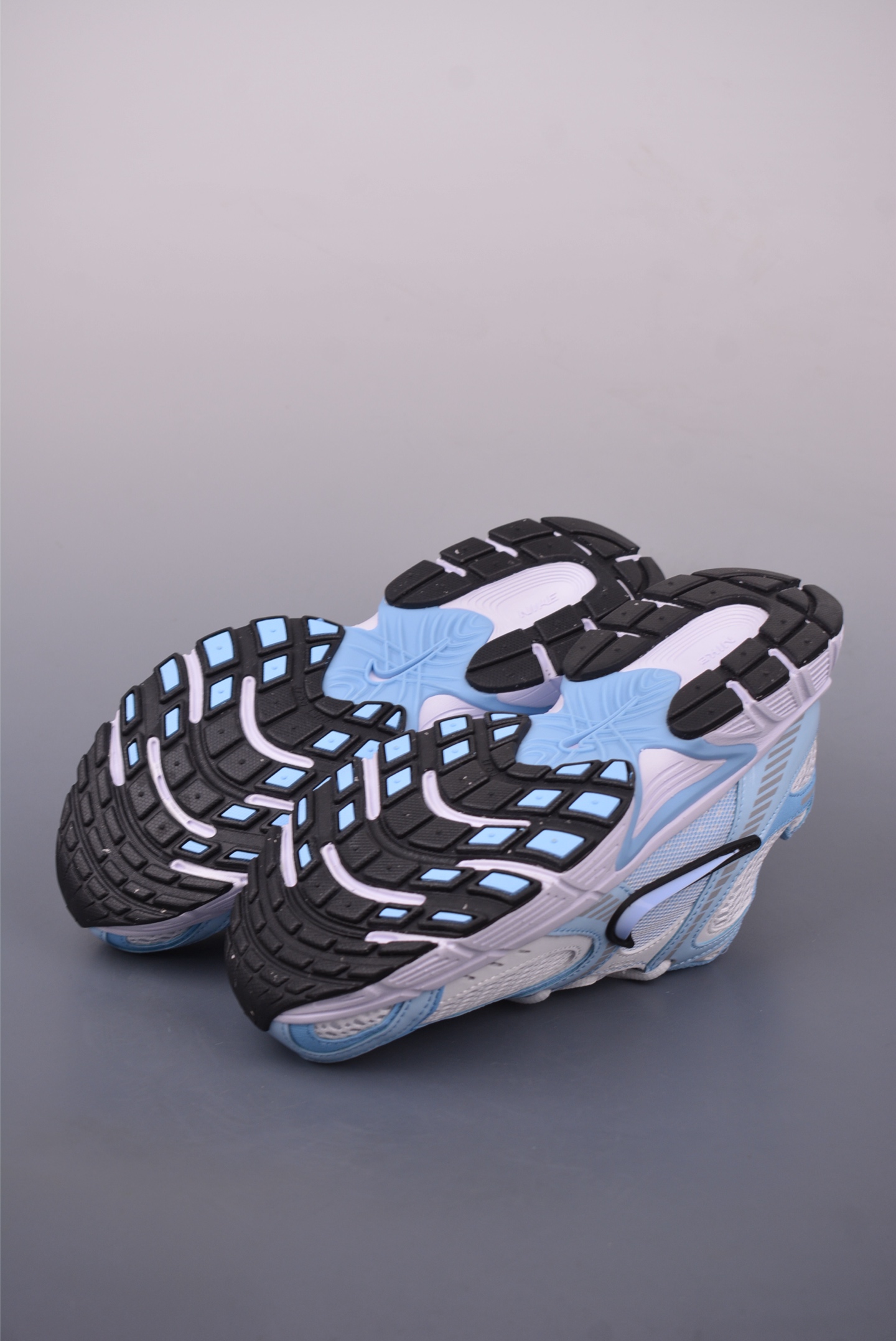 Nike V5 RNR Low-Top Running Shoes - Comfortable, Stylish, and Durable 4 i1747781839449 7225 0 2