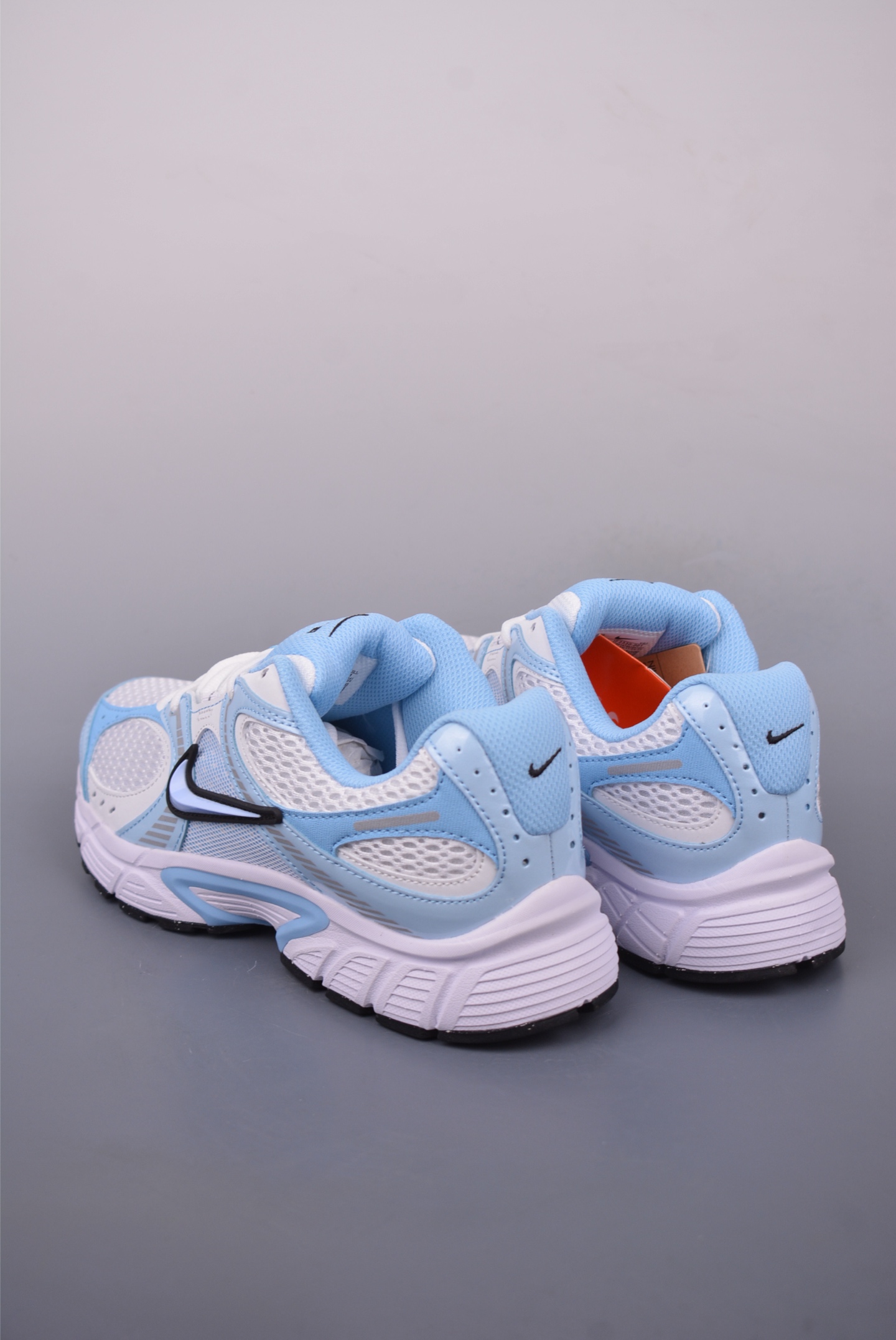 Nike V5 RNR Low-Top Running Shoes - Comfortable, Stylish, and Durable 3 i1747781842991 370 0 1