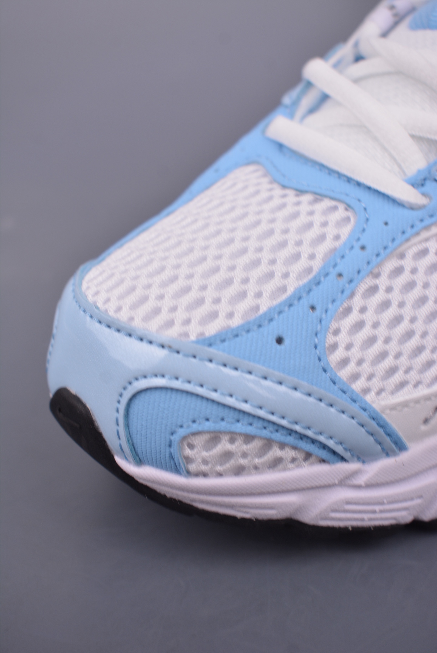 Nike V5 RNR Low-Top Running Shoes - Comfortable, Stylish, and Durable 7 i1747781843000 393 0 5