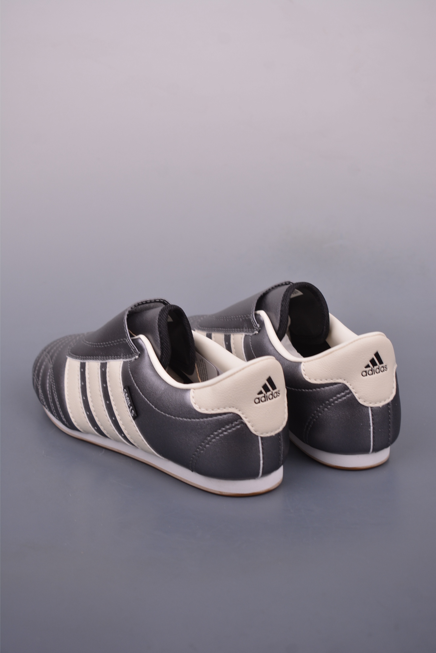 [Adidas Originals Series] Elastic canvas upper with slipon styleEquipped w
