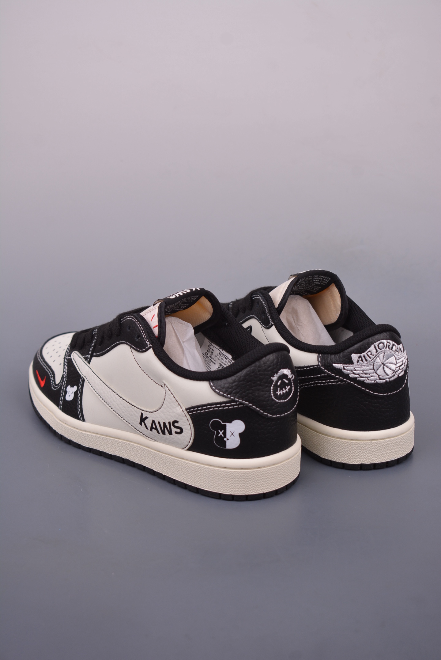 Fragment x Travis Scott x KAWS Air Jordan 1 Low 三方联名倒钩 XZ5749-004
