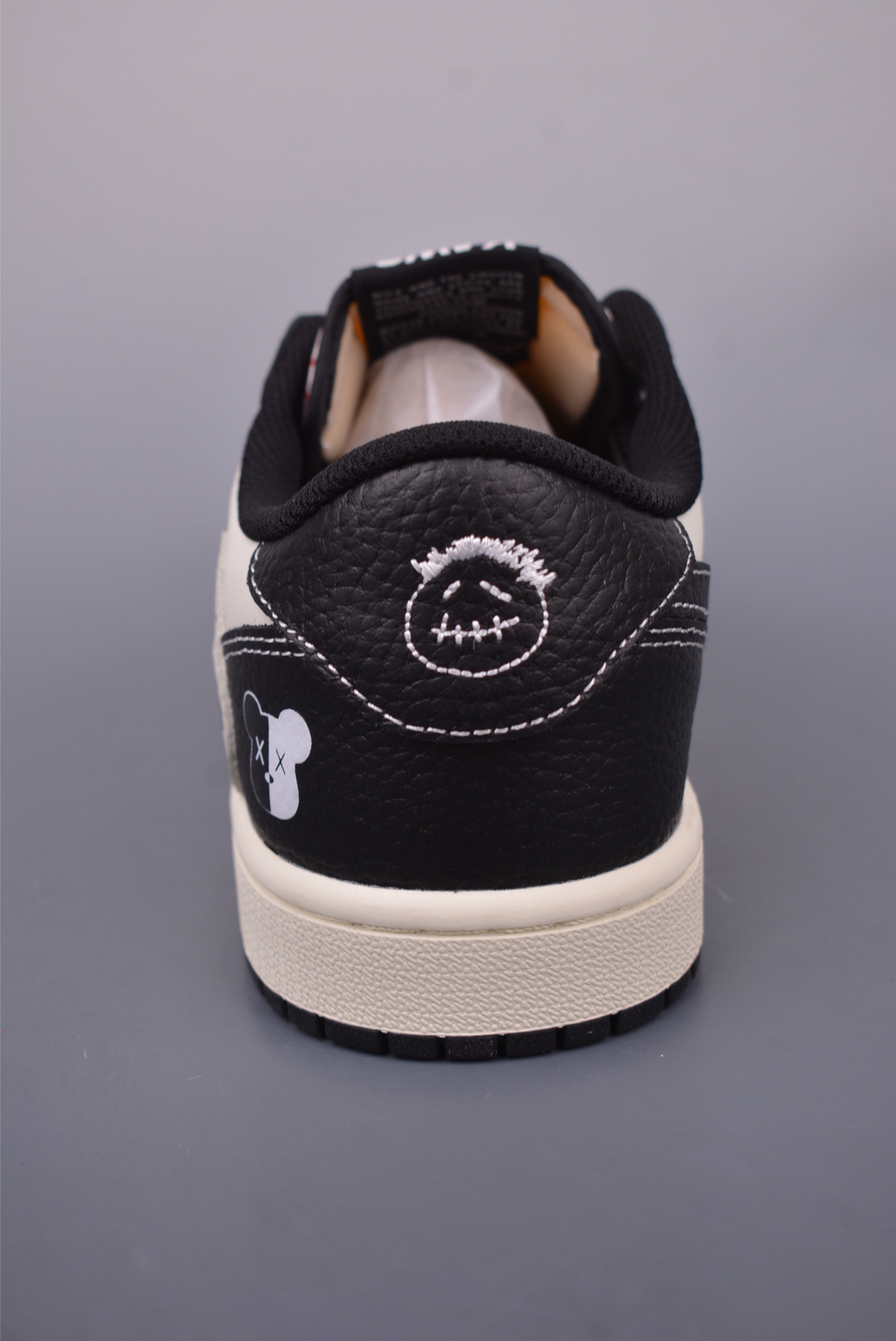 Fragment x Travis Scott x KAWS Air Jordan 1 Low 三方联名倒钩 XZ5749-004